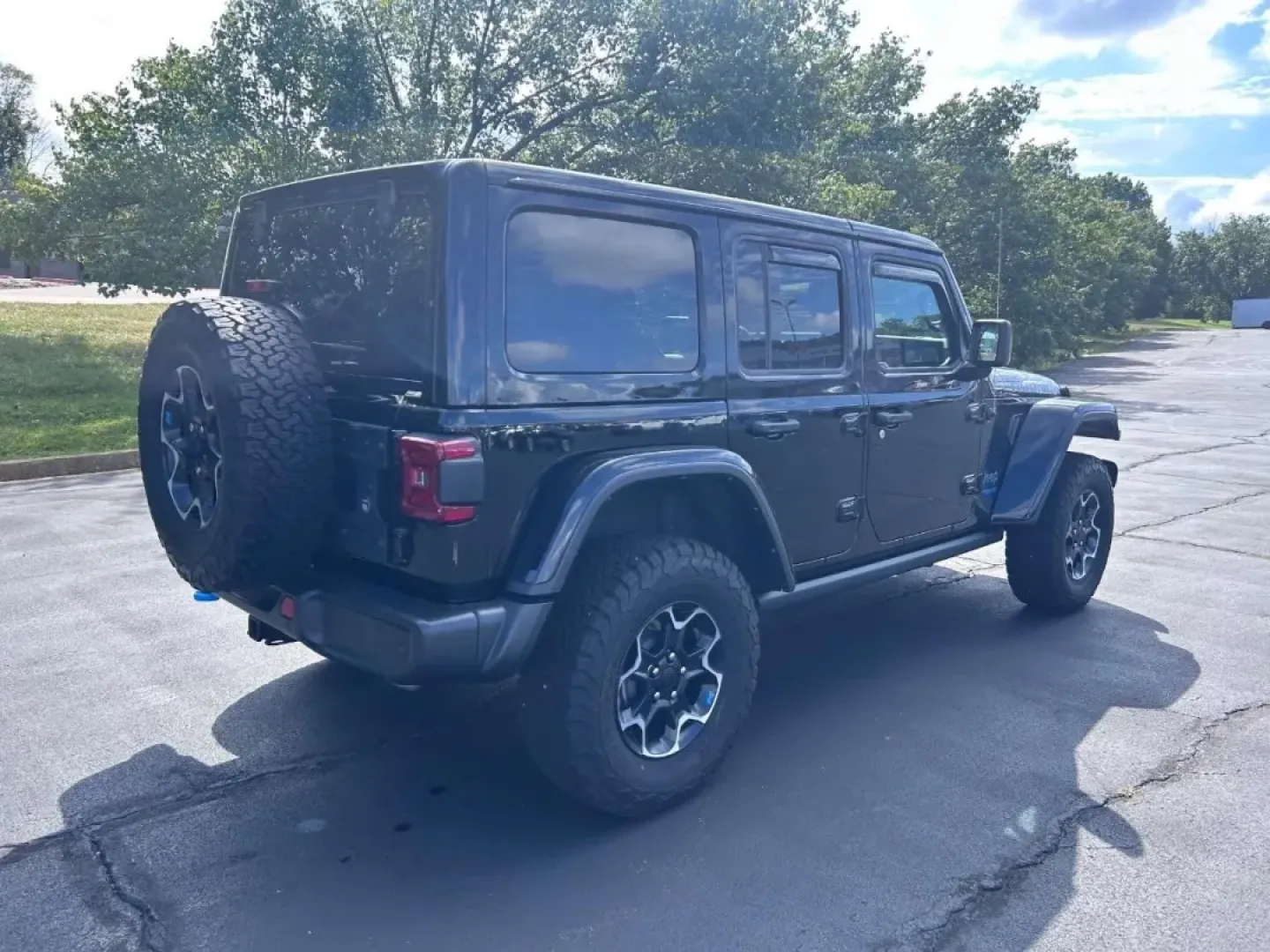 2022 /Black Leather Jeep Wrangler Unlimited Rubicon 4xe (1C4JJXR65NW) with an 2.0L I4 DOHC DI Turbo PHEV engine, Automatic transmission, located at 970 Woodlawn Dr., Farmington, MO, 63640, (573) 431-7800, 37.825642, -90.468674 - ### Adventure Awaits with this 2022 Jeep Wrangler Unlimited Rubicon 4xe<br /> <br /> Are you ready to take your outdoor adventures to the next level? If you're looking for a vehicle that blends rugged capability with eco-friendly technology, the 2022 Jeep Wrangler Unlimited Rubicon 4xe is your perfe - Photo#2