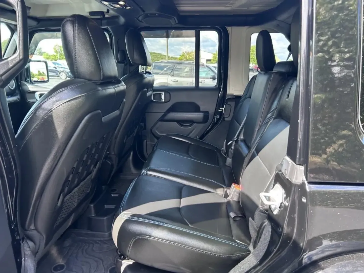 2022 /Black Leather Jeep Wrangler Unlimited Rubicon 4xe (1C4JJXR65NW) with an 2.0L I4 DOHC DI Turbo PHEV engine, Automatic transmission, located at 970 Woodlawn Dr., Farmington, MO, 63640, (573) 431-7800, 37.825642, -90.468674 - ### Adventure Awaits with this 2022 Jeep Wrangler Unlimited Rubicon 4xe<br /> <br /> Are you ready to take your outdoor adventures to the next level? If you're looking for a vehicle that blends rugged capability with eco-friendly technology, the 2022 Jeep Wrangler Unlimited Rubicon 4xe is your perfe - Photo#8