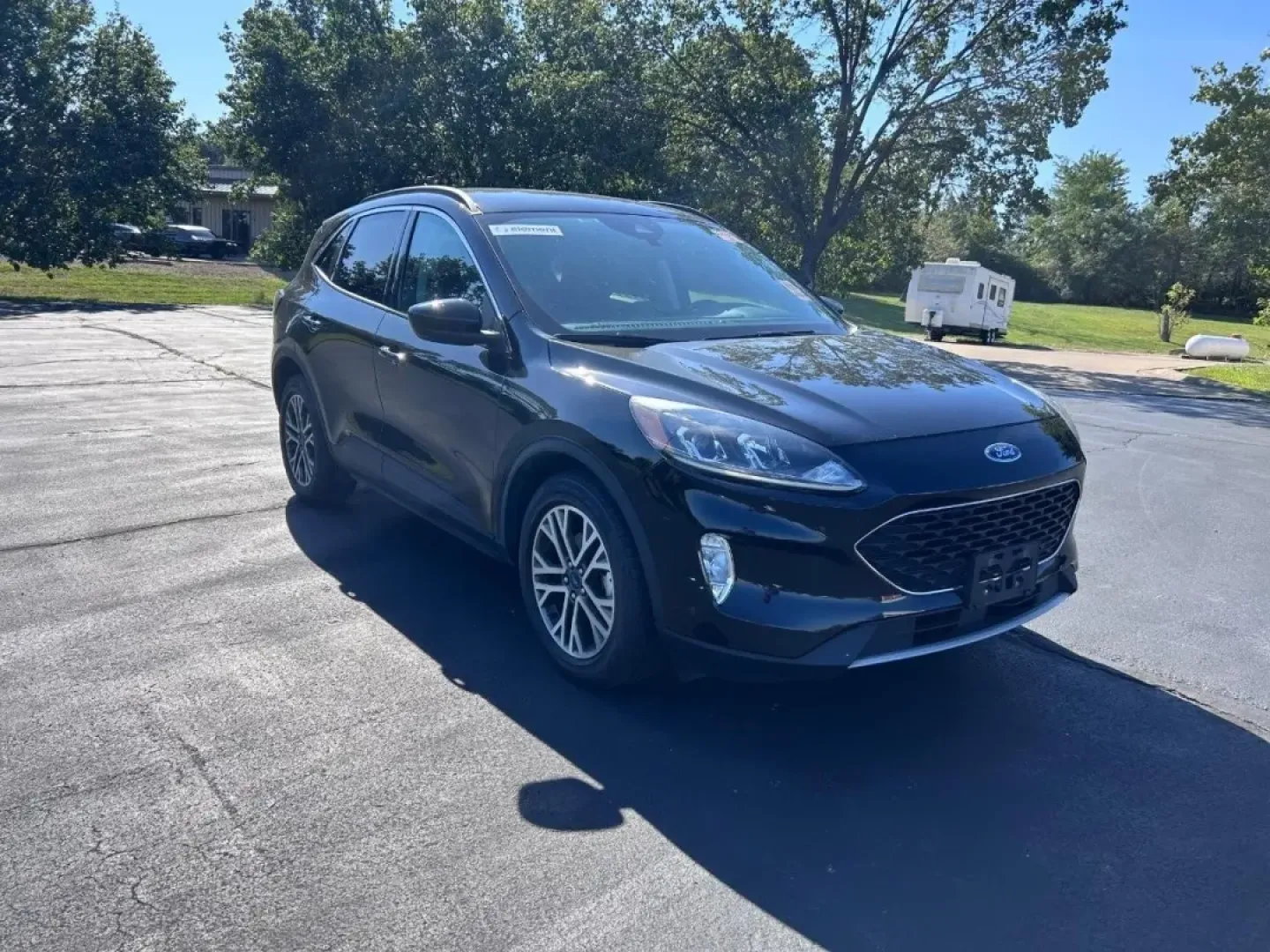 2021 /Ebony Leather Ford Escape SEL (1FMCU0CZ2MU) with an 2.5L iVCT Atkinson Cycle I-4 Hybrid engine, Automatic transmission, located at 970 Woodlawn Dr., Farmington, MO, 63640, (573) 431-7800, 37.825642, -90.468674 - **Discover Your Next Adventure with the 2021 Ford Escape SEL at Pettus CDJR Farmington!**<br /> <br /> Are you ready to elevate your driving experience? Whether you're navigating the hustle and bustle of daily commutes, planning weekend getaways, or carting the family around town, the 2021 Ford Esca - Photo#0