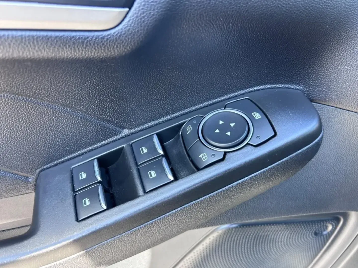 2021 /Ebony Leather Ford Escape SEL (1FMCU0CZ2MU) with an 2.5L iVCT Atkinson Cycle I-4 Hybrid engine, Automatic transmission, located at 970 Woodlawn Dr., Farmington, MO, 63640, (573) 431-7800, 37.825642, -90.468674 - **Discover Your Next Adventure with the 2021 Ford Escape SEL at Pettus CDJR Farmington!**<br /> <br /> Are you ready to elevate your driving experience? Whether you're navigating the hustle and bustle of daily commutes, planning weekend getaways, or carting the family around town, the 2021 Ford Esca - Photo#18