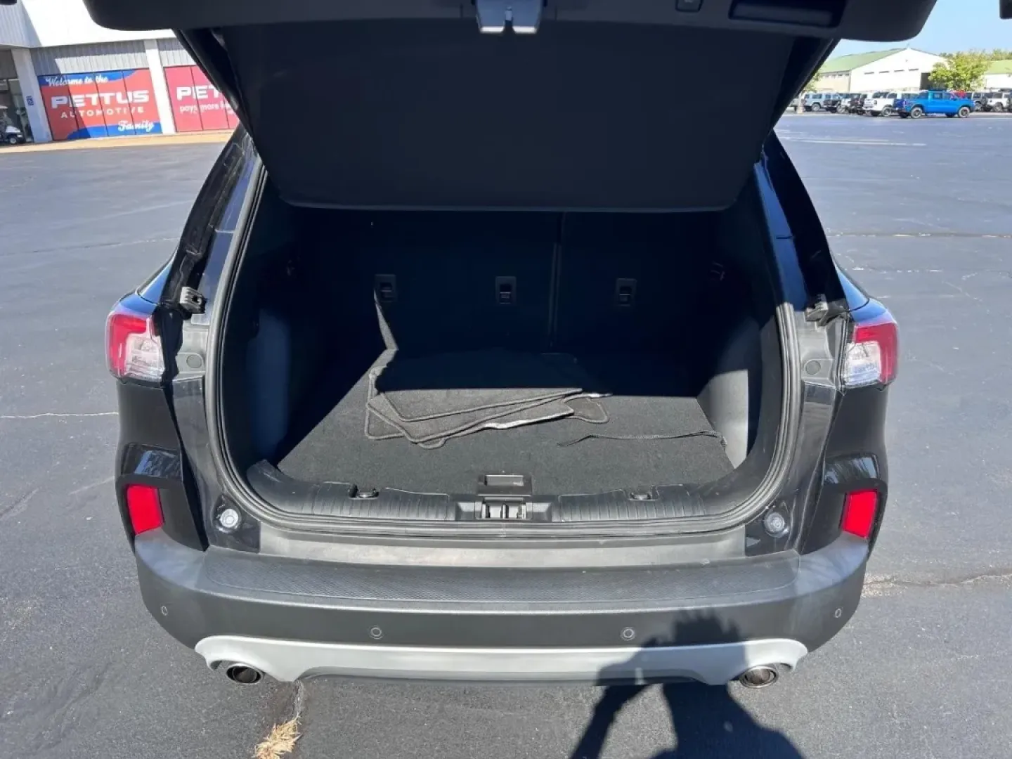 2021 /Ebony Leather Ford Escape SEL (1FMCU0CZ2MU) with an 2.5L iVCT Atkinson Cycle I-4 Hybrid engine, Automatic transmission, located at 970 Woodlawn Dr., Farmington, MO, 63640, (573) 431-7800, 37.825642, -90.468674 - **Discover Your Next Adventure with the 2021 Ford Escape SEL at Pettus CDJR Farmington!**<br /> <br /> Are you ready to elevate your driving experience? Whether you're navigating the hustle and bustle of daily commutes, planning weekend getaways, or carting the family around town, the 2021 Ford Esca - Photo#4