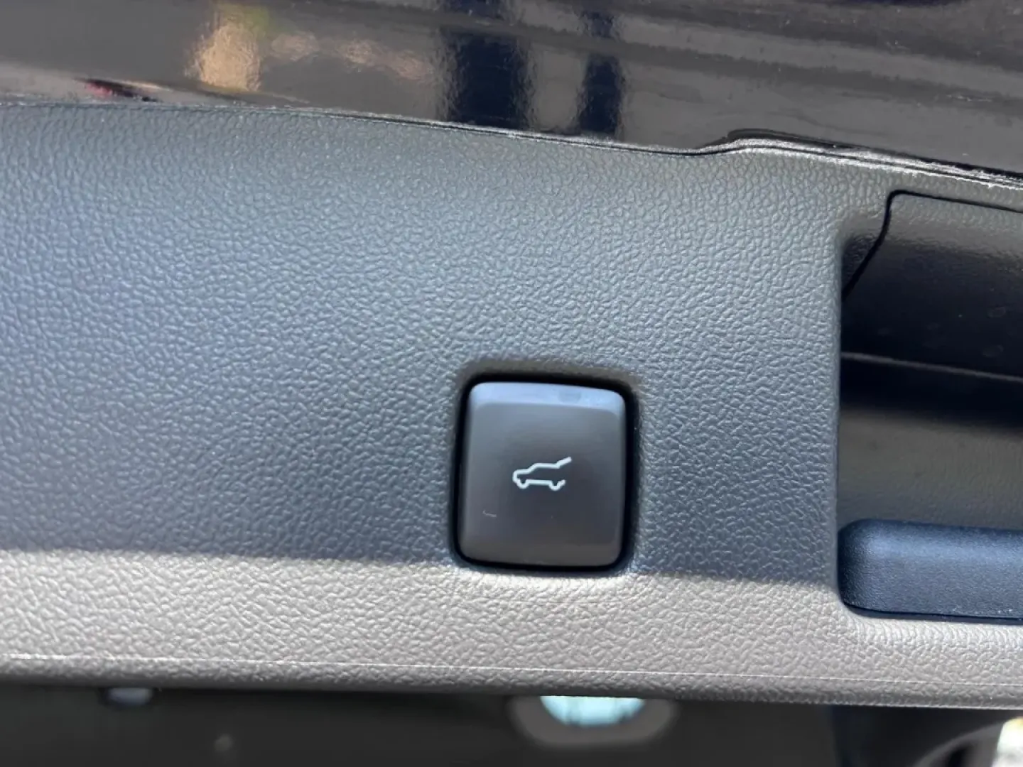 2021 /Ebony Leather Ford Escape SEL (1FMCU0CZ2MU) with an 2.5L iVCT Atkinson Cycle I-4 Hybrid engine, Automatic transmission, located at 970 Woodlawn Dr., Farmington, MO, 63640, (573) 431-7800, 37.825642, -90.468674 - **Discover Your Next Adventure with the 2021 Ford Escape SEL at Pettus CDJR Farmington!**<br /> <br /> Are you ready to elevate your driving experience? Whether you're navigating the hustle and bustle of daily commutes, planning weekend getaways, or carting the family around town, the 2021 Ford Esca - Photo#5