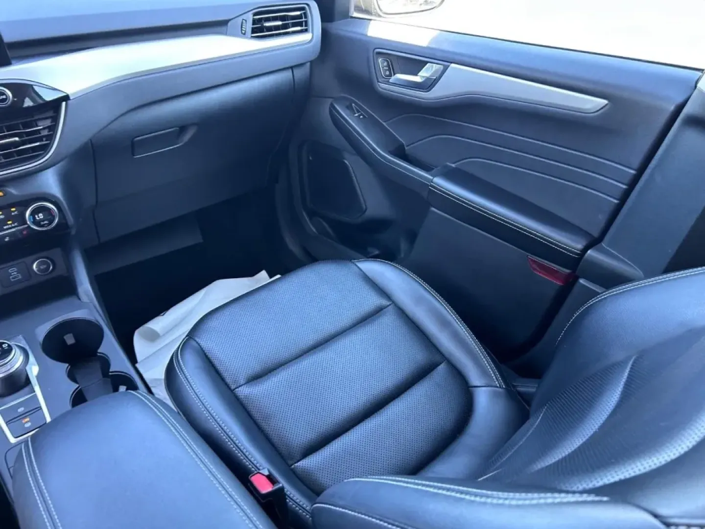 2021 /Ebony Leather Ford Escape SEL (1FMCU9CZ2MU) with an 2.5L iVCT Atkinson Cycle I-4 Hybrid engine, Automatic transmission, located at 970 Woodlawn Dr., Farmington, MO, 63640, (573) 431-7800, 37.825642, -90.468674 - **Experience Adventure with the 2021 Ford Escape SEL - Your Ideal Weekend Companion!**<br /> <br /> Are you ready to elevate your weekends and daily commutes? The 2021 Ford Escape SEL, available now at Pettus CDJR Farmington, is designed to enhance your lifestyle whether you're navigating the busy s - Photo#17