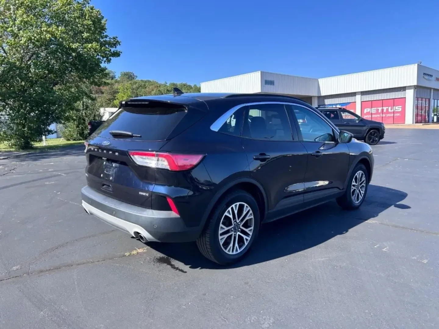 2021 /Ebony Leather Ford Escape SEL (1FMCU9CZ2MU) with an 2.5L iVCT Atkinson Cycle I-4 Hybrid engine, Automatic transmission, located at 970 Woodlawn Dr., Farmington, MO, 63640, (573) 431-7800, 37.825642, -90.468674 - **Experience Adventure with the 2021 Ford Escape SEL - Your Ideal Weekend Companion!**<br /> <br /> Are you ready to elevate your weekends and daily commutes? The 2021 Ford Escape SEL, available now at Pettus CDJR Farmington, is designed to enhance your lifestyle whether you're navigating the busy s - Photo#2