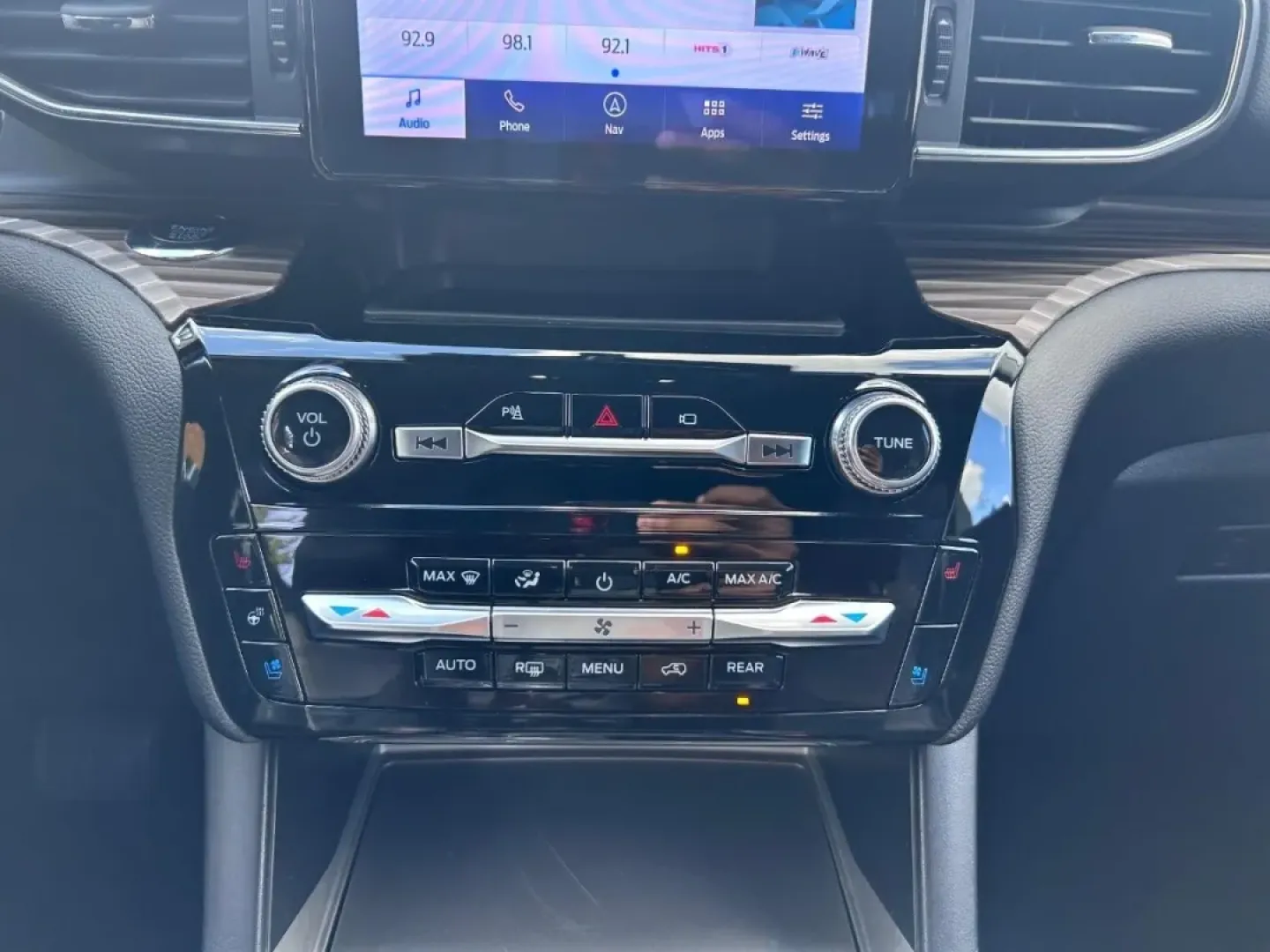 2023 /Ebony Leather Ford Explorer Limited (1FMSK8FH2PG) with an 2.3L EcoBoost I-4 engine, located at 970 Woodlawn Dr., Farmington, MO, 63640, (573) 431-7800, 37.825642, -90.468674 - **Explore the Great Outdoors with the 2023 Ford Explorer Limited Your Ideal Adventure Companion!**<br /> <br /> Are you ready to take your family adventures to the next level? The 2023 Ford Explorer Limited is the perfect SUV for those who crave both comfort and capability. With its spacious interi - Photo#17