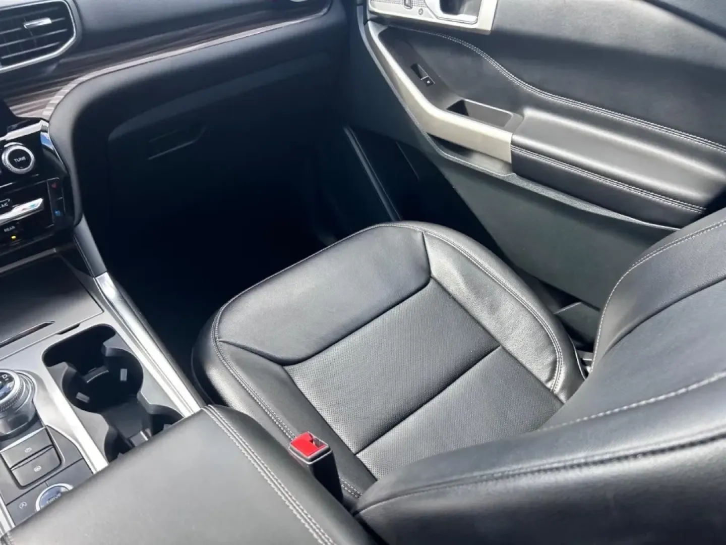 2023 /Ebony Leather Ford Explorer Limited (1FMSK8FH2PG) with an 2.3L EcoBoost I-4 engine, located at 970 Woodlawn Dr., Farmington, MO, 63640, (573) 431-7800, 37.825642, -90.468674 - **Explore the Great Outdoors with the 2023 Ford Explorer Limited Your Ideal Adventure Companion!**<br /> <br /> Are you ready to take your family adventures to the next level? The 2023 Ford Explorer Limited is the perfect SUV for those who crave both comfort and capability. With its spacious interi - Photo#19