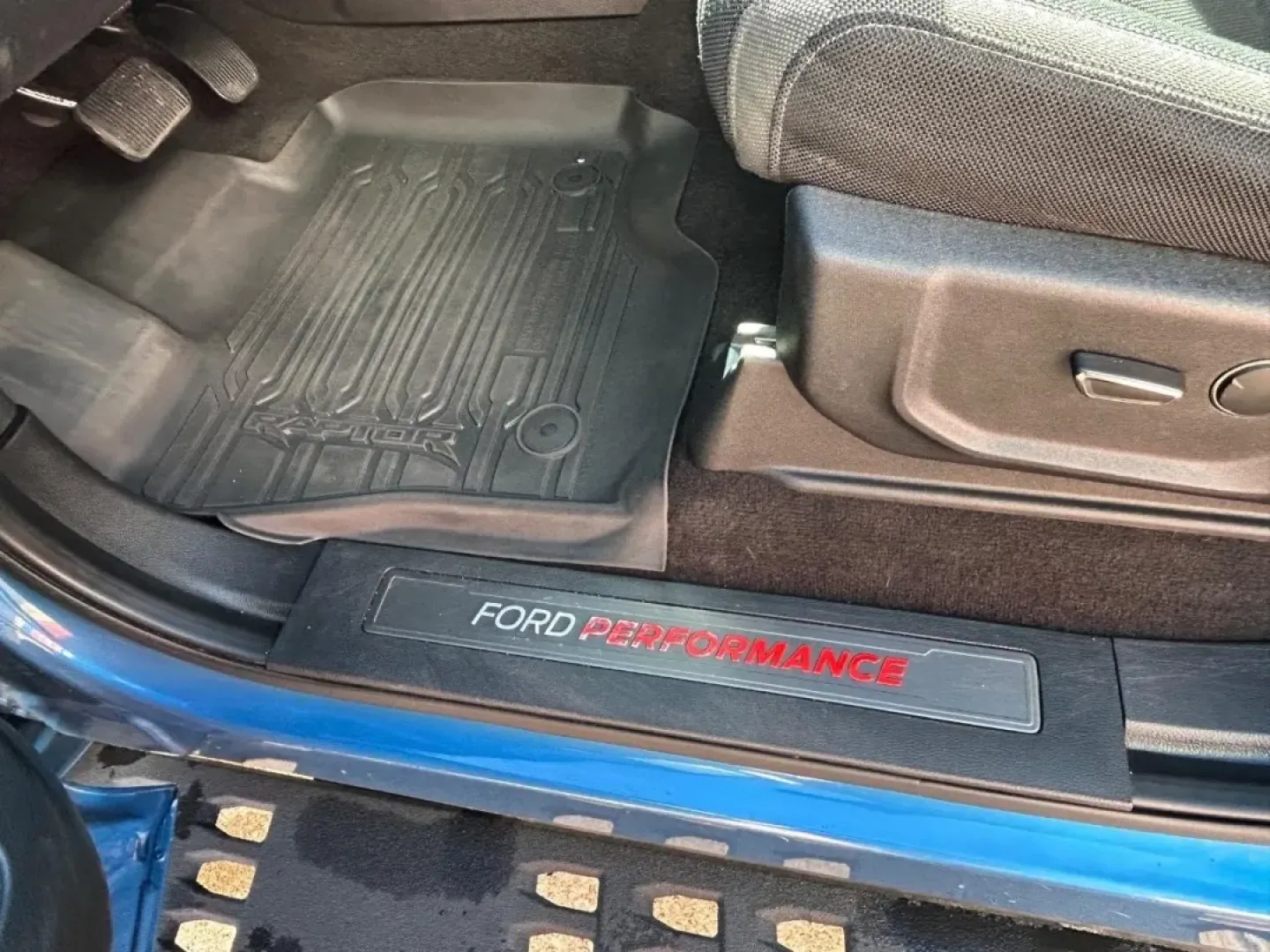 2019 /Black Leather Ford F-150 Raptor (1FTFW1RG1KF) with an 3.5L V6 EcoBoost High Output engine, Automatic transmission, located at 970 Woodlawn Dr., Farmington, MO, 63640, (573) 431-7800, 37.825642, -90.468674 - Are you ready to elevate your adventures on and off the road? Look no further than this stunning 2019 Ford F-150 Raptor, the ultimate truck designed for those who crave excitement and functionality. Perfect for weekend getaways, off-road escapades, or simply tackling your daily commute with style, t - Photo#11