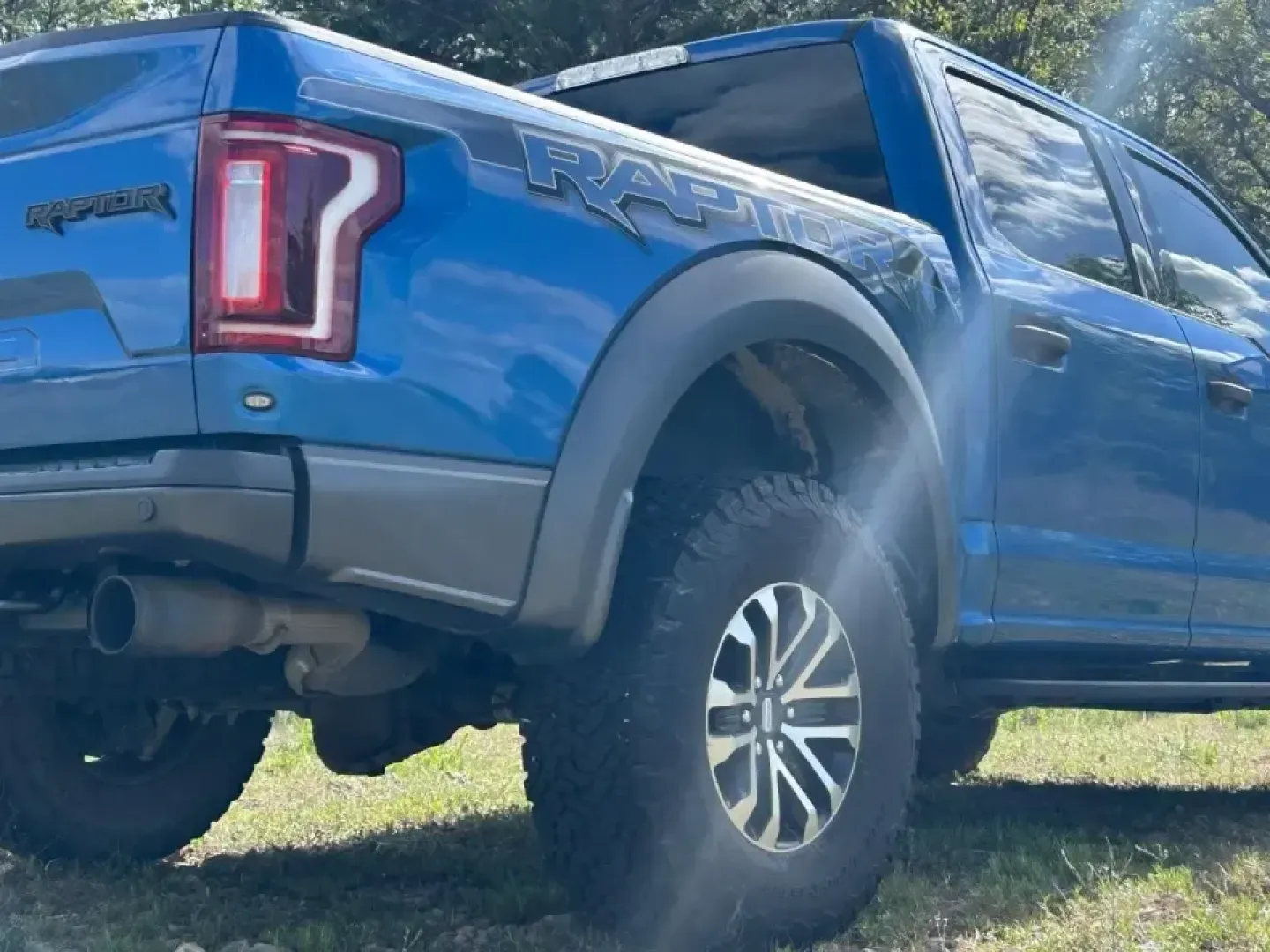 2019 /Black Leather Ford F-150 Raptor (1FTFW1RG1KF) with an 3.5L V6 EcoBoost High Output engine, Automatic transmission, located at 970 Woodlawn Dr., Farmington, MO, 63640, (573) 431-7800, 37.825642, -90.468674 - Are you ready to elevate your adventures on and off the road? Look no further than this stunning 2019 Ford F-150 Raptor, the ultimate truck designed for those who crave excitement and functionality. Perfect for weekend getaways, off-road escapades, or simply tackling your daily commute with style, t - Photo#24