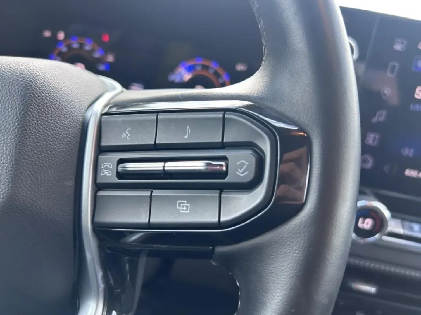 2024 /Jet Black Cloth Chevrolet Colorado LT (1GCPTCEK8R1) with an 2.7L engine, located at 970 Woodlawn Dr., Farmington, MO, 63640, (573) 431-7800, 37.825642, -90.468674 - ### Discover Your New Adventure-Ready Truck: 2024 Chevrolet Colorado LT at Pettus CDJR Farmington<br /> <br /> Are you ready to elevate your outdoor adventures or tackle daily commutes with ease? Look no further than the stunning 2024 Chevrolet Colorado LT, available now at Pettus CDJR Farmington! T - Photo#12