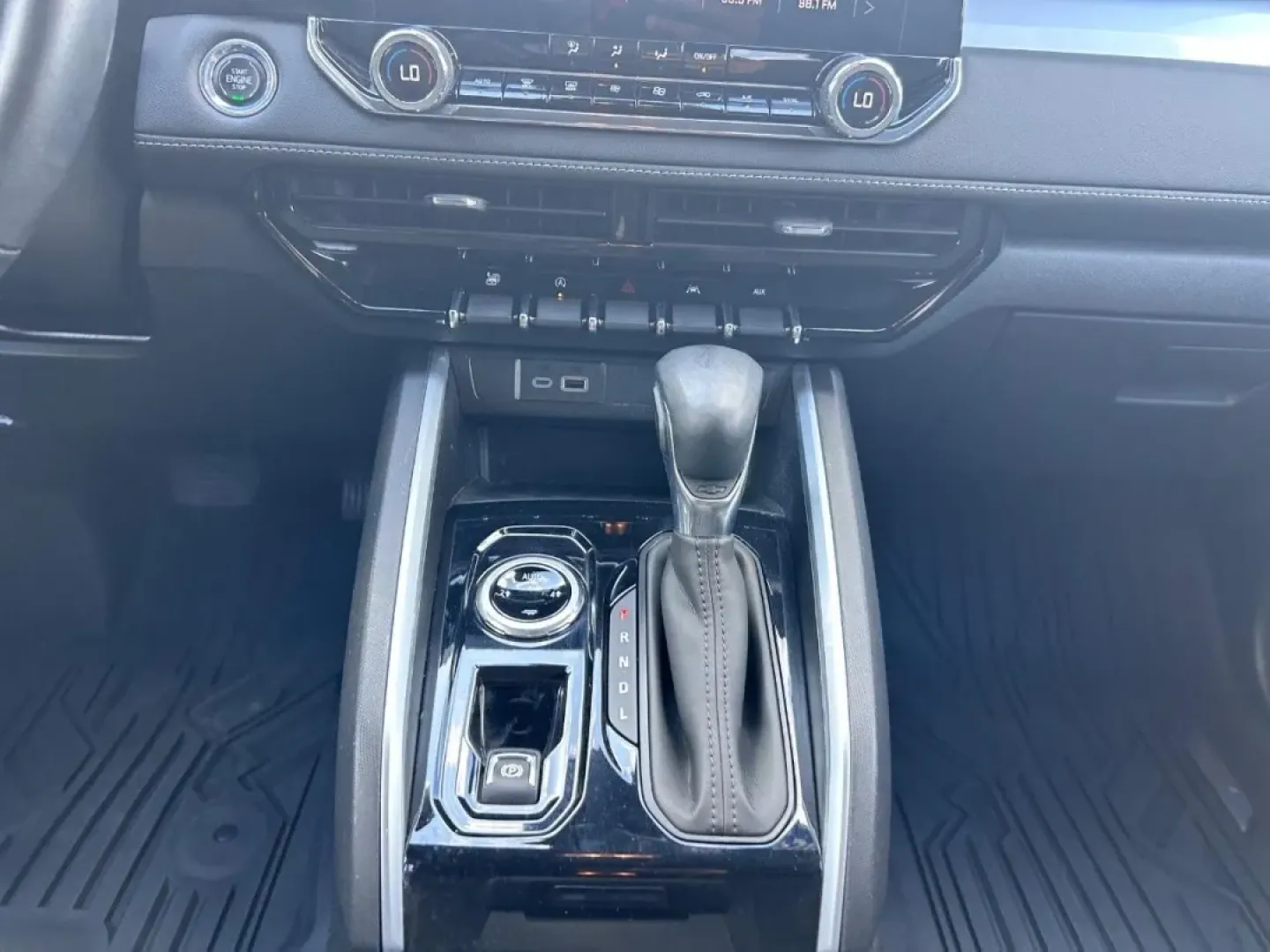 2024 /Jet Black Cloth Chevrolet Colorado LT (1GCPTCEK8R1) with an 2.7L engine, located at 970 Woodlawn Dr., Farmington, MO, 63640, (573) 431-7800, 37.825642, -90.468674 - ### Discover Your New Adventure-Ready Truck: 2024 Chevrolet Colorado LT at Pettus CDJR Farmington<br /> <br /> Are you ready to elevate your outdoor adventures or tackle daily commutes with ease? Look no further than the stunning 2024 Chevrolet Colorado LT, available now at Pettus CDJR Farmington! T - Photo#15