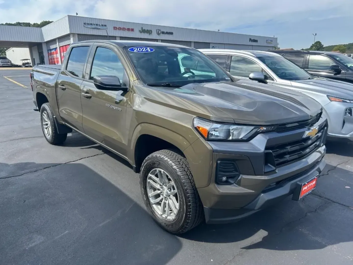 2024 Chevrolet Colorado LT (1GCPTCEK8R1) with an 2.7L Engine-Turbocharged engine, located at 970 Woodlawn Dr., Farmington, MO, 63640, (573) 431-7800, 37.825642, -90.468674 - USED 2024 Chevrolet Colorado LT from Pettus CDJR Farmington, Farmington MO. - Photo#1