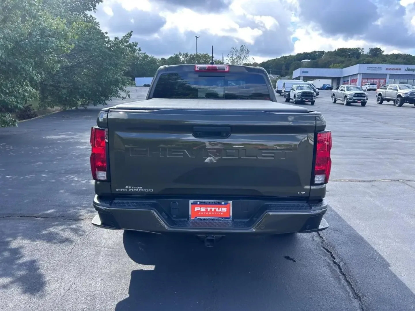 2024 /Jet Black Cloth Chevrolet Colorado LT (1GCPTCEK8R1) with an 2.7L engine, located at 970 Woodlawn Dr., Farmington, MO, 63640, (573) 431-7800, 37.825642, -90.468674 - ### Discover Your New Adventure-Ready Truck: 2024 Chevrolet Colorado LT at Pettus CDJR Farmington<br /> <br /> Are you ready to elevate your outdoor adventures or tackle daily commutes with ease? Look no further than the stunning 2024 Chevrolet Colorado LT, available now at Pettus CDJR Farmington! T - Photo#3