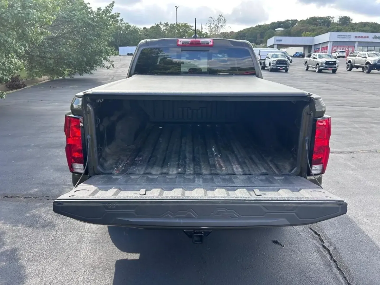 2024 /Jet Black Cloth Chevrolet Colorado LT (1GCPTCEK8R1) with an 2.7L engine, located at 970 Woodlawn Dr., Farmington, MO, 63640, (573) 431-7800, 37.825642, -90.468674 - ### Discover Your New Adventure-Ready Truck: 2024 Chevrolet Colorado LT at Pettus CDJR Farmington<br /> <br /> Are you ready to elevate your outdoor adventures or tackle daily commutes with ease? Look no further than the stunning 2024 Chevrolet Colorado LT, available now at Pettus CDJR Farmington! T - Photo#4
