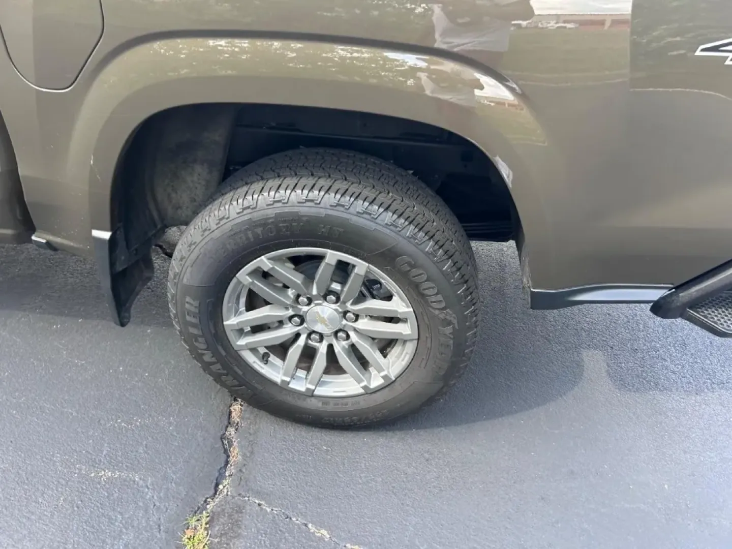 2024 /Jet Black Cloth Chevrolet Colorado LT (1GCPTCEK8R1) with an 2.7L engine, located at 970 Woodlawn Dr., Farmington, MO, 63640, (573) 431-7800, 37.825642, -90.468674 - ### Discover Your New Adventure-Ready Truck: 2024 Chevrolet Colorado LT at Pettus CDJR Farmington<br /> <br /> Are you ready to elevate your outdoor adventures or tackle daily commutes with ease? Look no further than the stunning 2024 Chevrolet Colorado LT, available now at Pettus CDJR Farmington! T - Photo#5