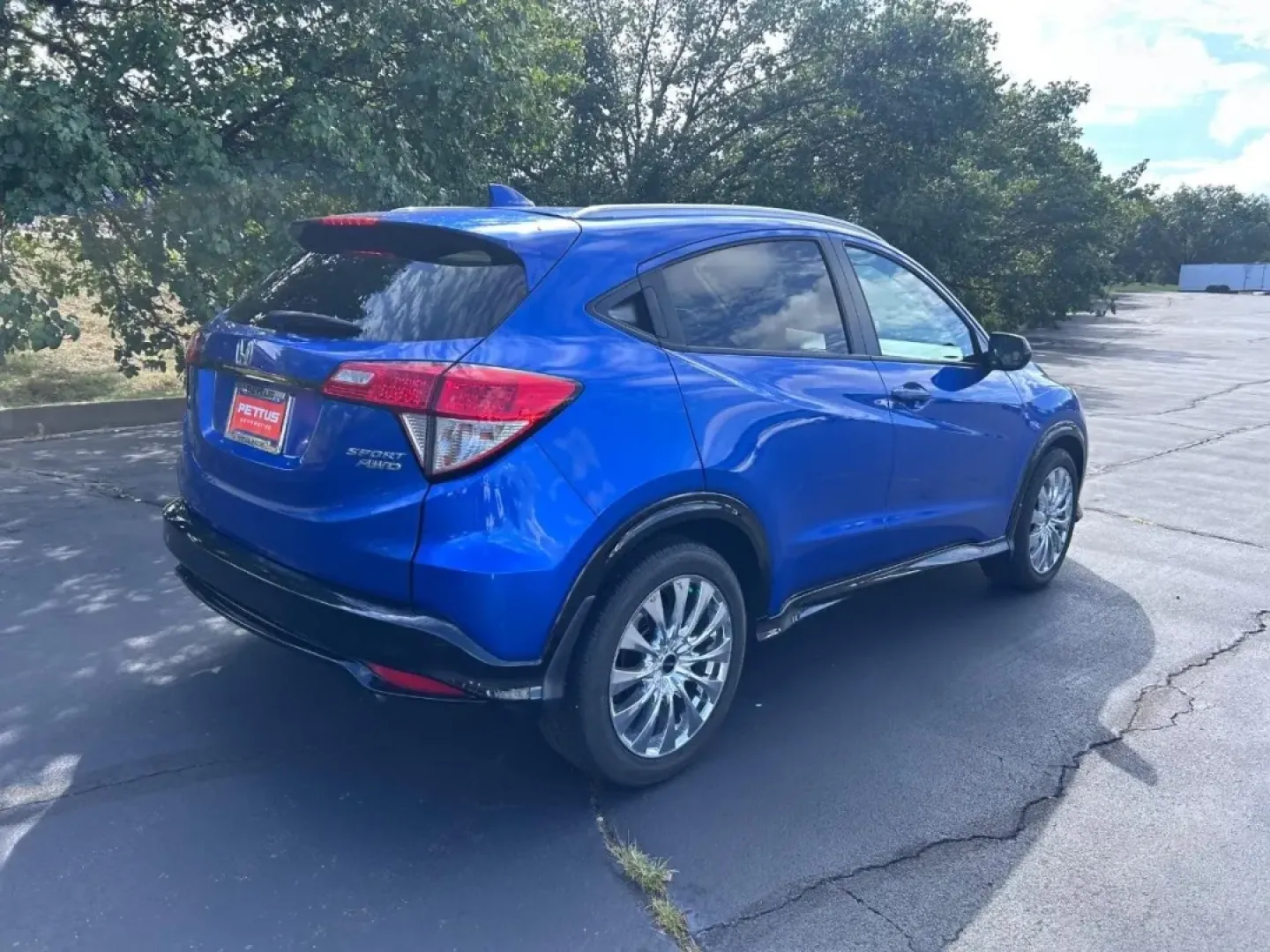 2022 /Black Cloth Honda HR-V Sport (3CZRU6H15NM) with an 1.8L I-4 SOHC 16-Valve i-VTEC engine, Automatic transmission, located at 970 Woodlawn Dr., Farmington, MO, 63640, (573) 431-7800, 37.825642, -90.468674 - **Explore Adventure with the 2022 Honda HR-V Sport at Pettus CDJR Farmington!**<br /> <br /> Are you searching for a versatile and stylish SUV that fits seamlessly into your active lifestyle? Look no further than the 2022 Honda HR-V Sport, now available at Pettus CDJR Farmington! As the perfect vehi - Photo#2