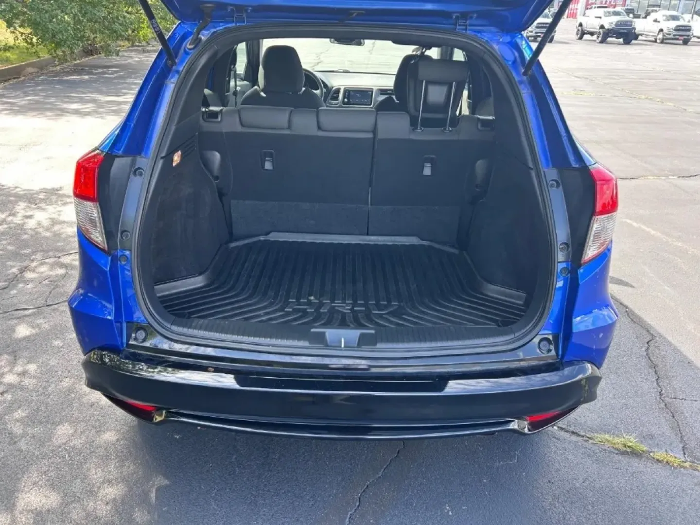 2022 /Black Cloth Honda HR-V Sport (3CZRU6H15NM) with an 1.8L I-4 SOHC 16-Valve i-VTEC engine, Automatic transmission, located at 970 Woodlawn Dr., Farmington, MO, 63640, (573) 431-7800, 37.825642, -90.468674 - **Explore Adventure with the 2022 Honda HR-V Sport at Pettus CDJR Farmington!**<br /> <br /> Are you searching for a versatile and stylish SUV that fits seamlessly into your active lifestyle? Look no further than the 2022 Honda HR-V Sport, now available at Pettus CDJR Farmington! As the perfect vehi - Photo#4