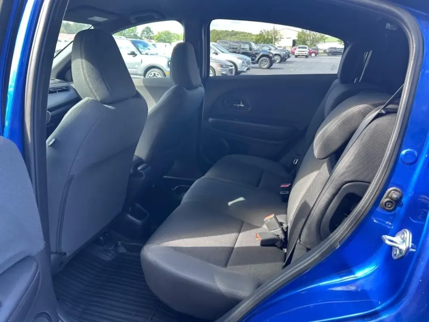 2022 /Black Cloth Honda HR-V Sport (3CZRU6H15NM) with an 1.8L I-4 SOHC 16-Valve i-VTEC engine, Automatic transmission, located at 970 Woodlawn Dr., Farmington, MO, 63640, (573) 431-7800, 37.825642, -90.468674 - **Explore Adventure with the 2022 Honda HR-V Sport at Pettus CDJR Farmington!**<br /> <br /> Are you searching for a versatile and stylish SUV that fits seamlessly into your active lifestyle? Look no further than the 2022 Honda HR-V Sport, now available at Pettus CDJR Farmington! As the perfect vehi - Photo#8