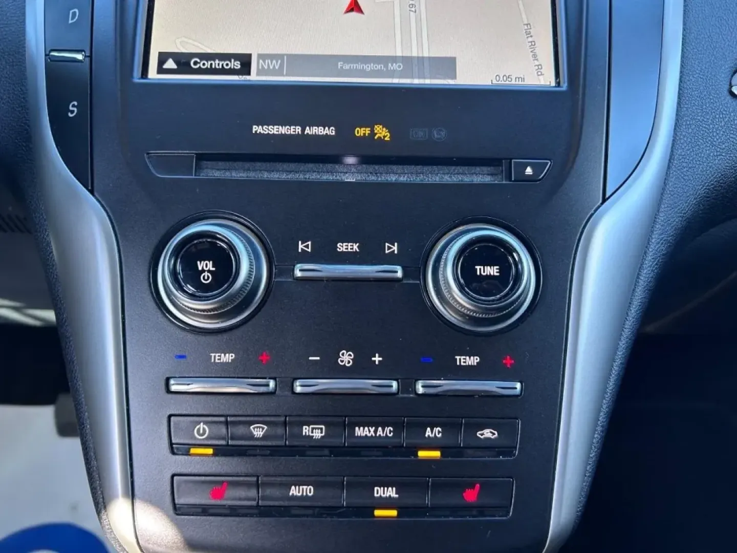 2019 /Ebony Leather Lincoln MKC Select (5LMCJ2D95KU) with an Turbocharged 2.0L I-4 engine, Automatic transmission, located at 970 Woodlawn Dr., Farmington, MO, 63640, (573) 431-7800, 37.825642, -90.468674 - Elevate your driving experience with the 2019 Lincoln MKC Select, an SUV designed for those who value luxury, comfort, and practicality. Perfect for weekend getaways or daily commutes, this vehicle effortlessly blends style with performance, making it an excellent choice for anyone seeking a reliabl - Photo#15