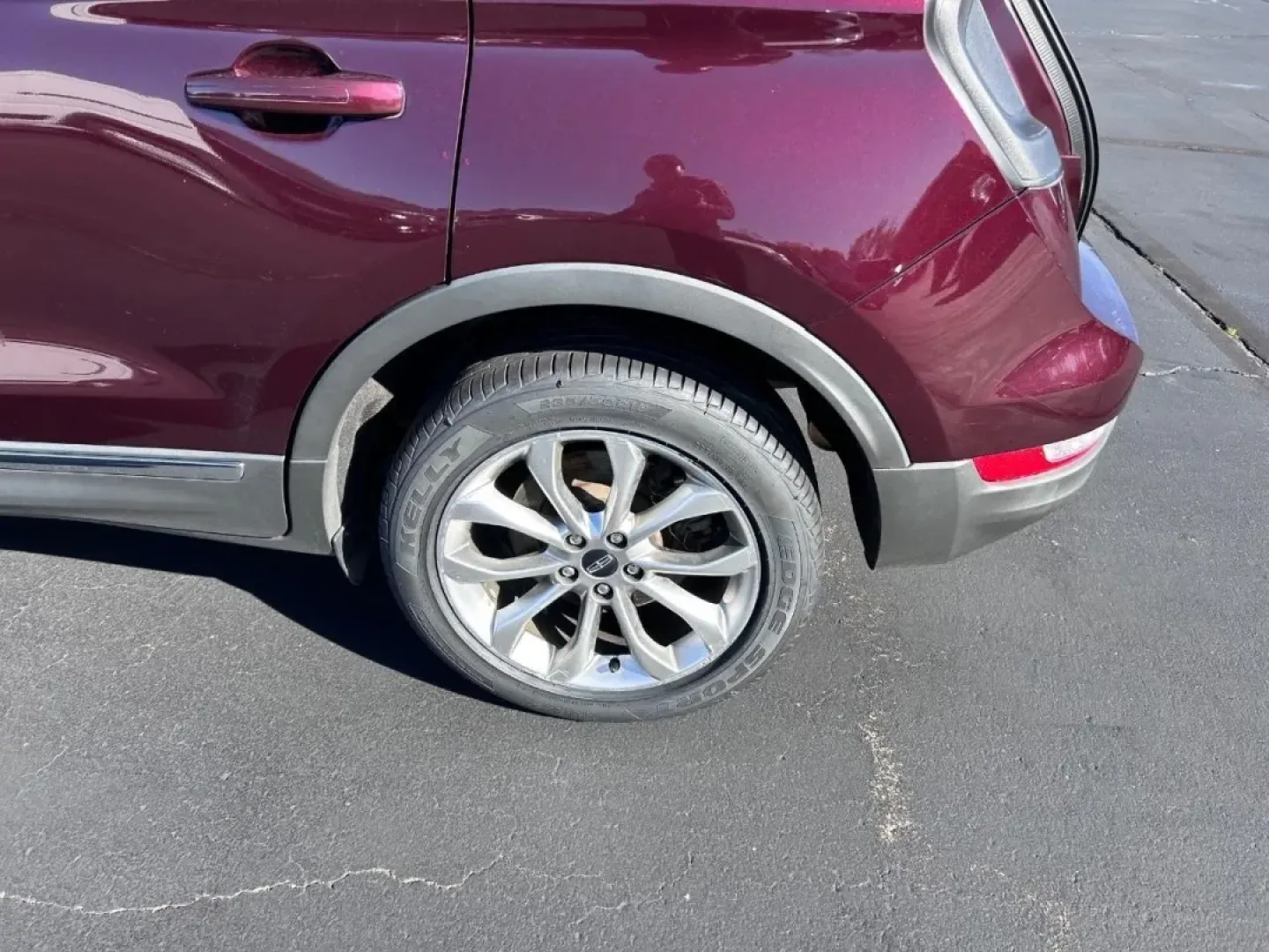 2019 /Ebony Leather Lincoln MKC Select (5LMCJ2D95KU) with an Turbocharged 2.0L I-4 engine, Automatic transmission, located at 970 Woodlawn Dr., Farmington, MO, 63640, (573) 431-7800, 37.825642, -90.468674 - Elevate your driving experience with the 2019 Lincoln MKC Select, an SUV designed for those who value luxury, comfort, and practicality. Perfect for weekend getaways or daily commutes, this vehicle effortlessly blends style with performance, making it an excellent choice for anyone seeking a reliabl - Photo#6