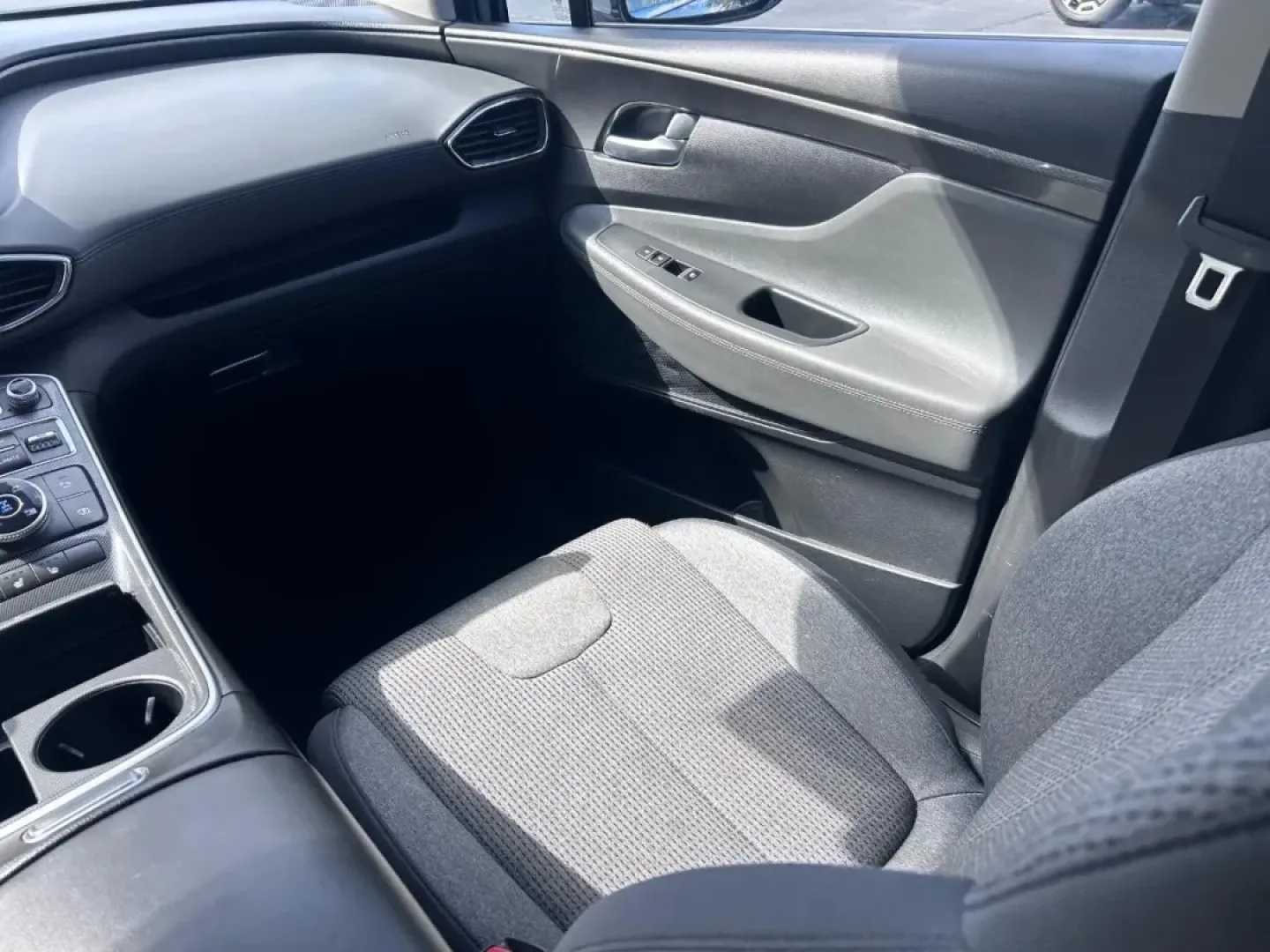 2023 /Gray Cloth Hyundai Santa Fe Blue (5NMS2DA11PH) with an 1.6L Turbo GDI DOHC 16-Valve I4 engine, Automatic transmission, located at 970 Woodlawn Dr., Farmington, MO, 63640, (573) 431-7800, 37.825642, -90.468674 - Are you ready to elevate your family adventures and weekend getaways? The 2023 Hyundai Santa Fe is here to transform your driving experience into something special. This spacious and versatile SUV is perfect for growing families, outdoor enthusiasts, and anyone looking for a reliable vehicle that ex - Photo#17