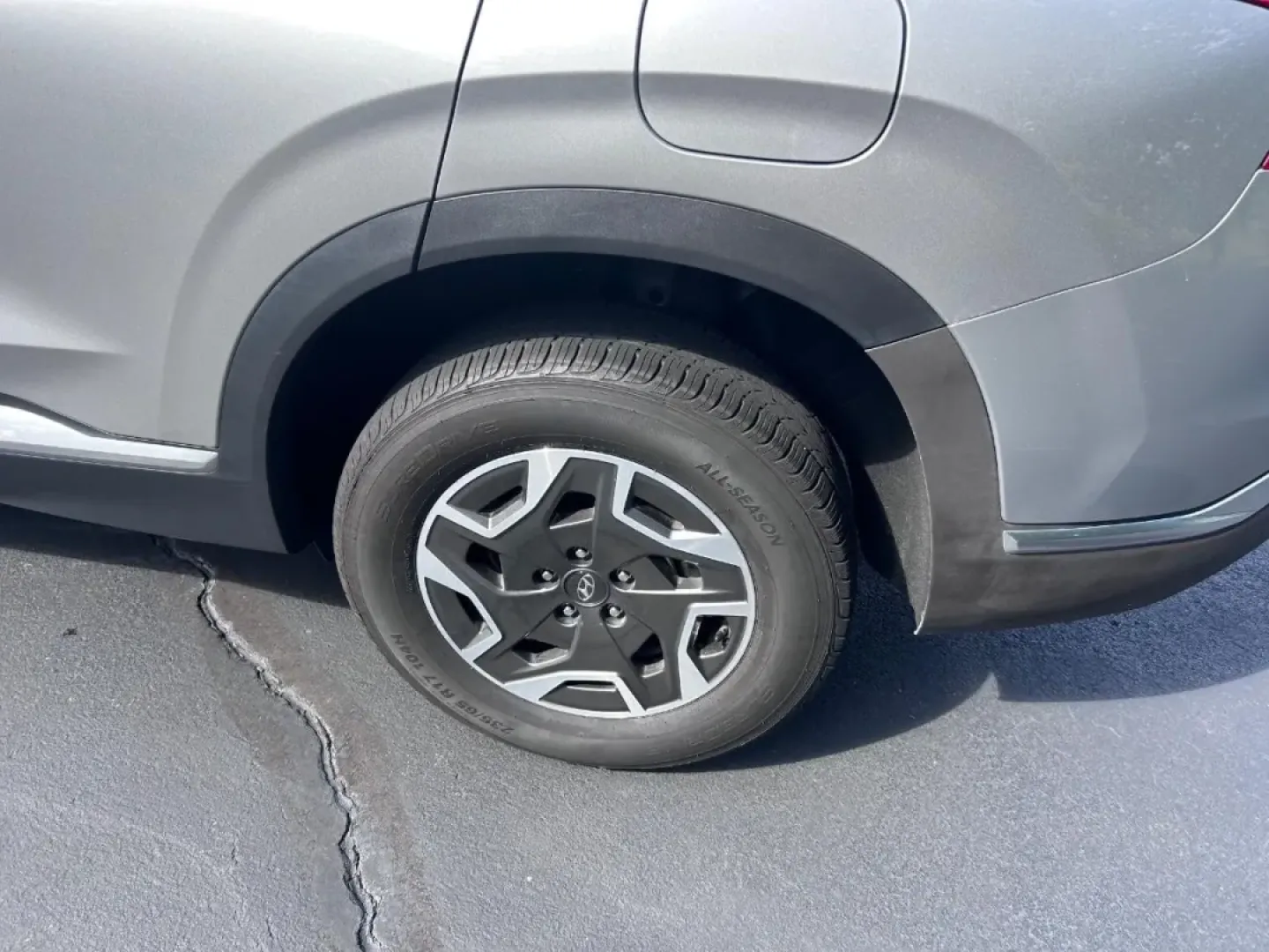 2023 /Gray Cloth Hyundai Santa Fe Blue (5NMS2DA11PH) with an 1.6L Turbo GDI DOHC 16-Valve I4 engine, Automatic transmission, located at 970 Woodlawn Dr., Farmington, MO, 63640, (573) 431-7800, 37.825642, -90.468674 - Are you ready to elevate your family adventures and weekend getaways? The 2023 Hyundai Santa Fe is here to transform your driving experience into something special. This spacious and versatile SUV is perfect for growing families, outdoor enthusiasts, and anyone looking for a reliable vehicle that ex - Photo#6