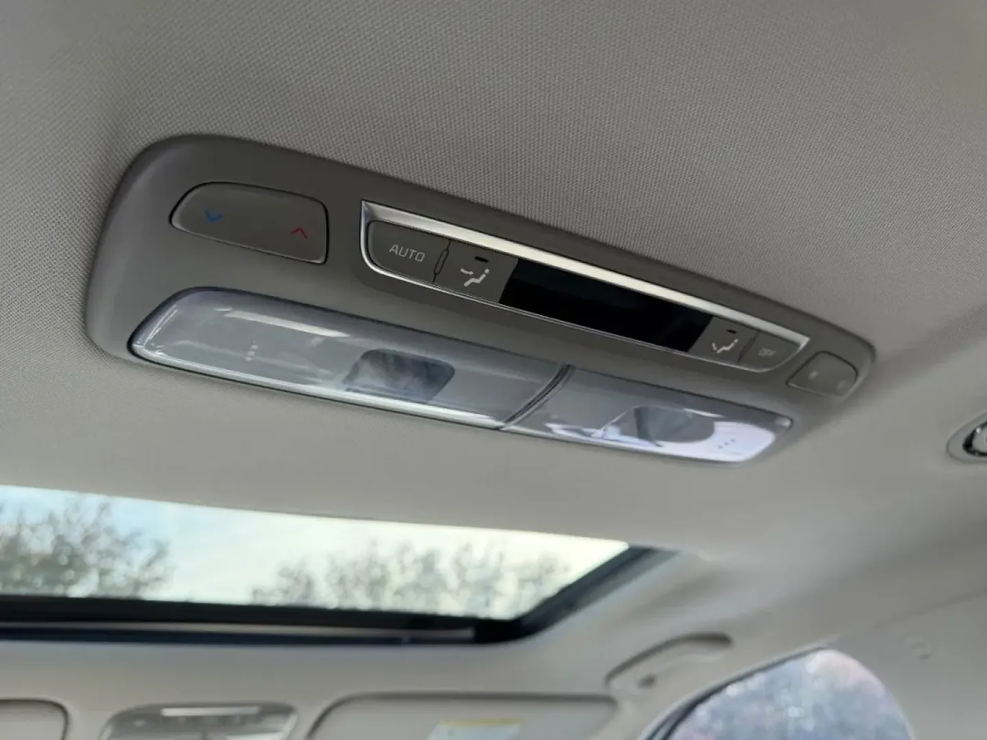 2022 /Gray Leather Kia Telluride S (5XYP6DHC9NG) with an 3.8L DOHC V6 engine, Automatic transmission, located at 970 Woodlawn Dr., Farmington, MO, 63640, (573) 431-7800, 37.825642, -90.468674 - **Elevate Your Family Adventures with the 2022 Kia Telluride S!**<br /> <br /> Are you ready to embrace a lifestyle of adventure and comfort? Look no further than the stunning 2022 Kia Telluride S, now available at Pettus CDJR Farmington! Located at 970 Woodlawn Drive, Farmington, MO 63640, our OEM - Photo#10