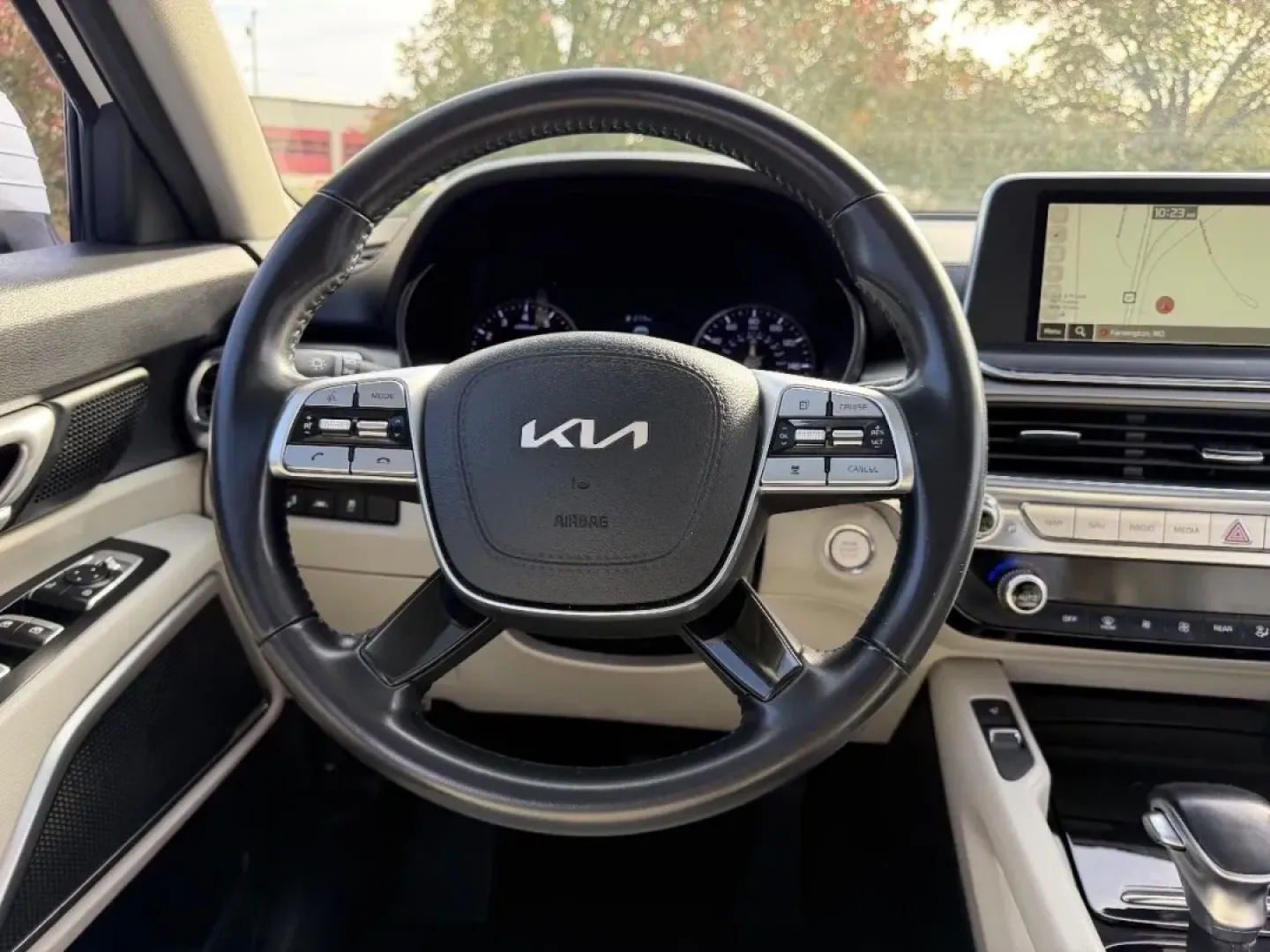 2022 /Gray Leather Kia Telluride S (5XYP6DHC9NG) with an 3.8L DOHC V6 engine, Automatic transmission, located at 970 Woodlawn Dr., Farmington, MO, 63640, (573) 431-7800, 37.825642, -90.468674 - **Elevate Your Family Adventures with the 2022 Kia Telluride S!**<br /> <br /> Are you ready to embrace a lifestyle of adventure and comfort? Look no further than the stunning 2022 Kia Telluride S, now available at Pettus CDJR Farmington! Located at 970 Woodlawn Drive, Farmington, MO 63640, our OEM - Photo#13