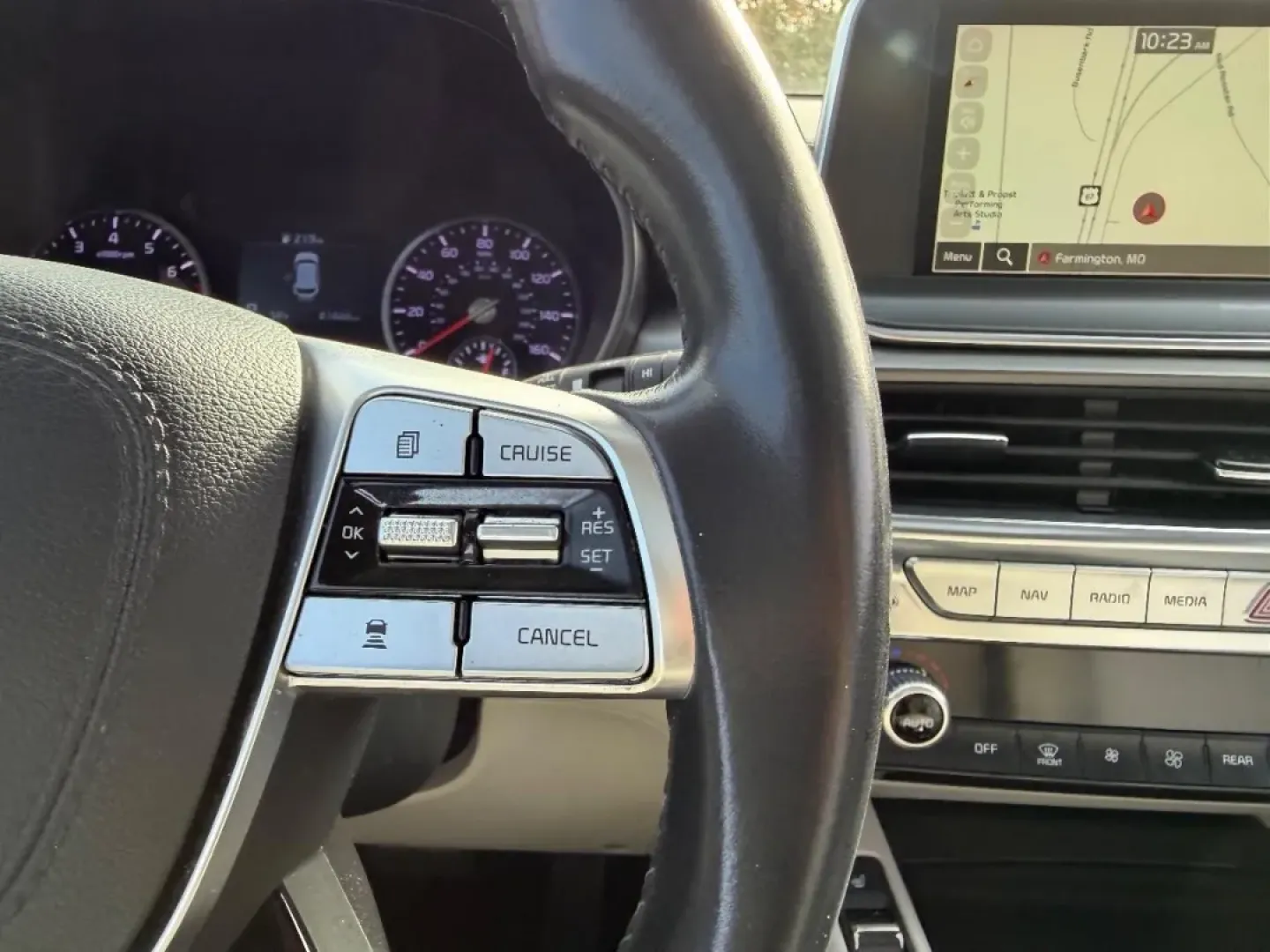 2022 /Gray Leather Kia Telluride S (5XYP6DHC9NG) with an 3.8L DOHC V6 engine, Automatic transmission, located at 970 Woodlawn Dr., Farmington, MO, 63640, (573) 431-7800, 37.825642, -90.468674 - **Elevate Your Family Adventures with the 2022 Kia Telluride S!**<br /> <br /> Are you ready to embrace a lifestyle of adventure and comfort? Look no further than the stunning 2022 Kia Telluride S, now available at Pettus CDJR Farmington! Located at 970 Woodlawn Drive, Farmington, MO 63640, our OEM - Photo#15