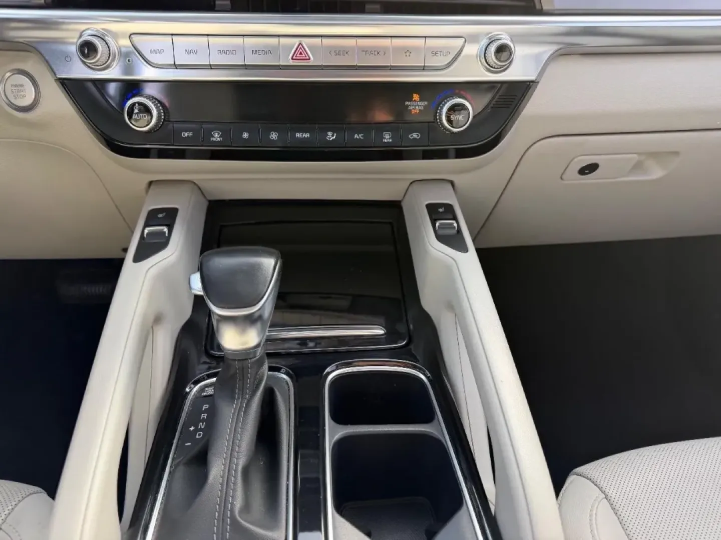 2022 /Gray Leather Kia Telluride S (5XYP6DHC9NG) with an 3.8L DOHC V6 engine, Automatic transmission, located at 970 Woodlawn Dr., Farmington, MO, 63640, (573) 431-7800, 37.825642, -90.468674 - **Elevate Your Family Adventures with the 2022 Kia Telluride S!**<br /> <br /> Are you ready to embrace a lifestyle of adventure and comfort? Look no further than the stunning 2022 Kia Telluride S, now available at Pettus CDJR Farmington! Located at 970 Woodlawn Drive, Farmington, MO 63640, our OEM - Photo#18