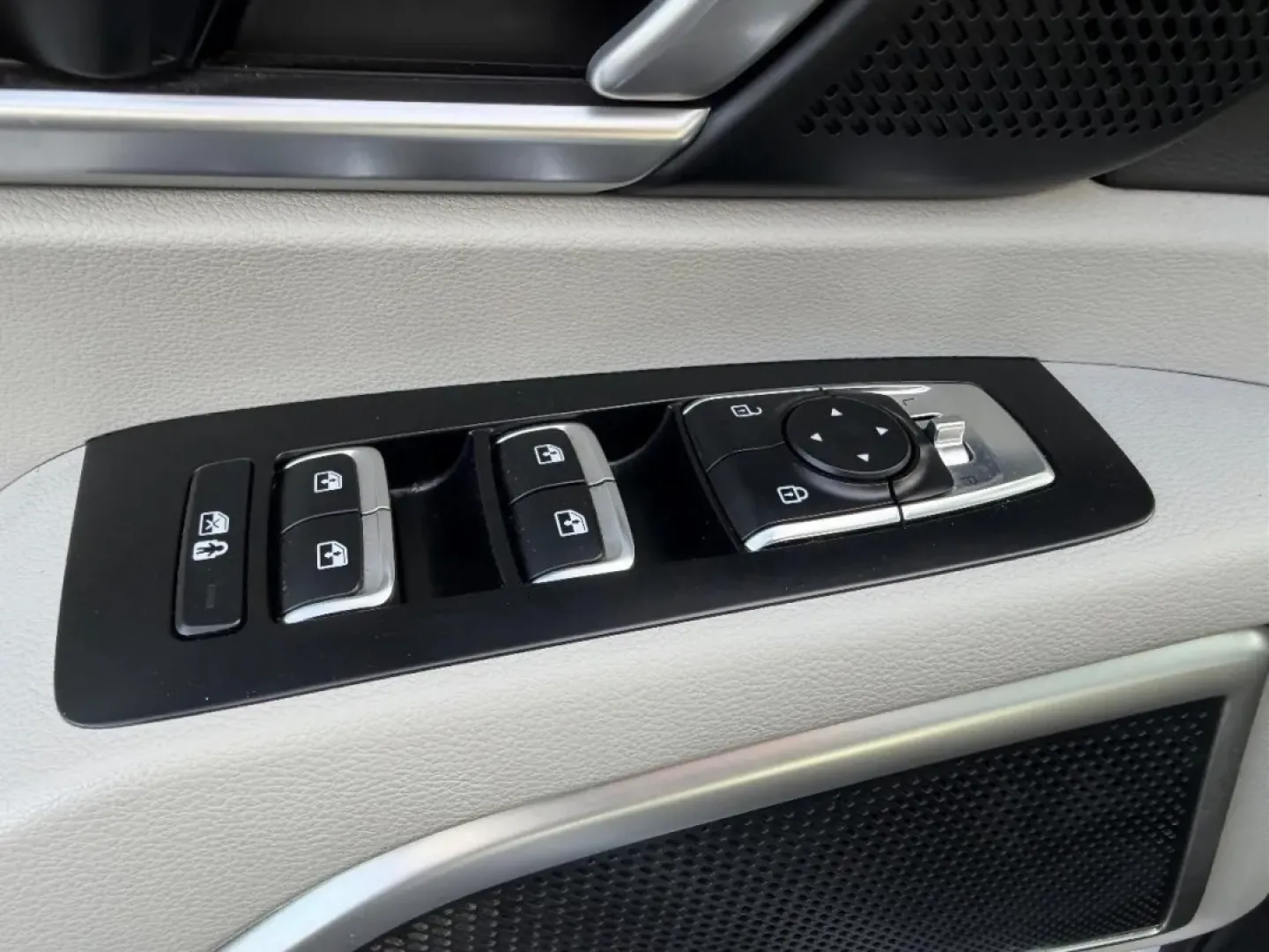 2022 /Gray Leather Kia Telluride S (5XYP6DHC9NG) with an 3.8L DOHC V6 engine, Automatic transmission, located at 970 Woodlawn Dr., Farmington, MO, 63640, (573) 431-7800, 37.825642, -90.468674 - **Elevate Your Family Adventures with the 2022 Kia Telluride S!**<br /> <br /> Are you ready to embrace a lifestyle of adventure and comfort? Look no further than the stunning 2022 Kia Telluride S, now available at Pettus CDJR Farmington! Located at 970 Woodlawn Drive, Farmington, MO 63640, our OEM - Photo#20