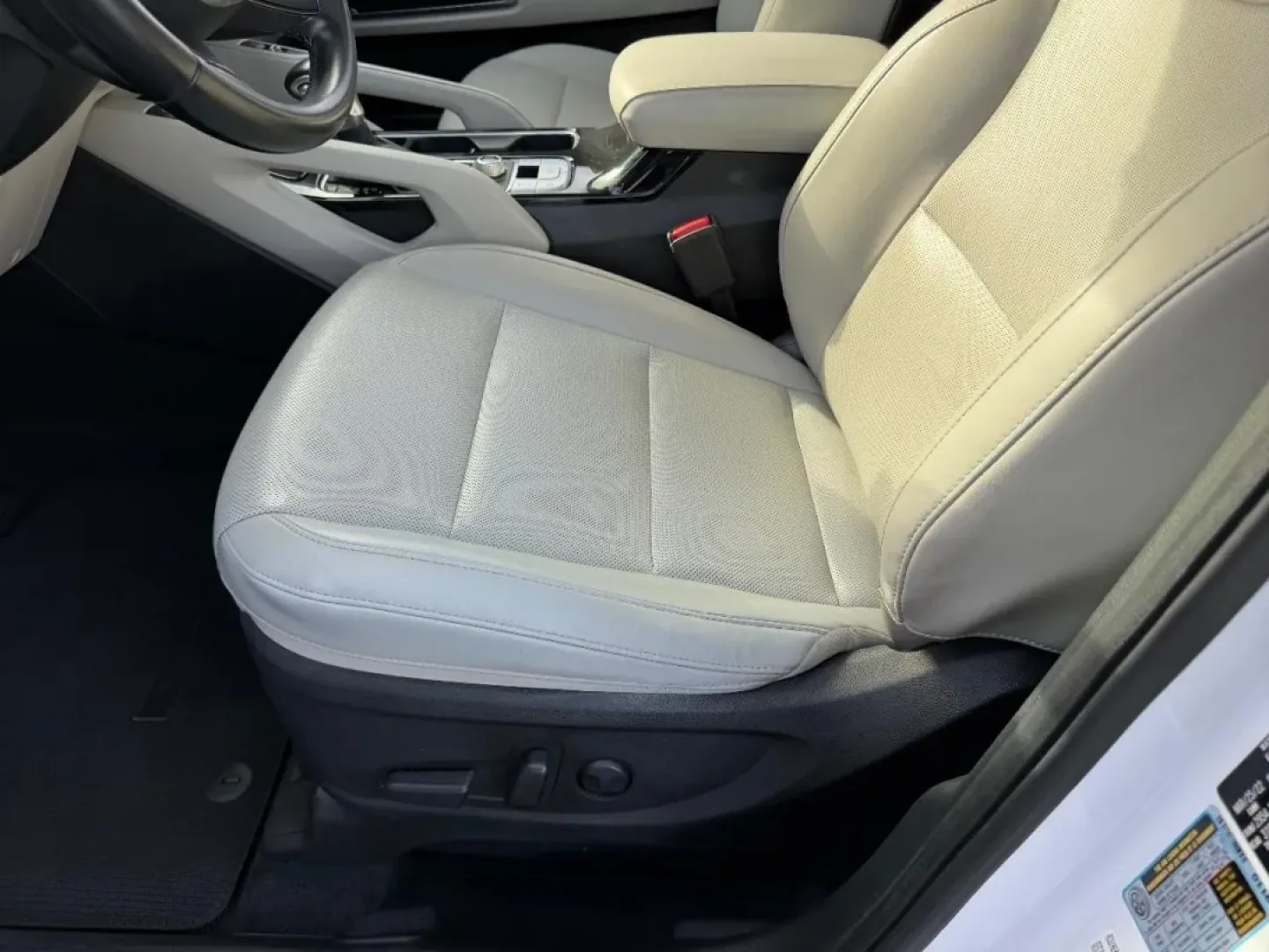 2022 /Gray Leather Kia Telluride S (5XYP6DHC9NG) with an 3.8L DOHC V6 engine, Automatic transmission, located at 970 Woodlawn Dr., Farmington, MO, 63640, (573) 431-7800, 37.825642, -90.468674 - **Elevate Your Family Adventures with the 2022 Kia Telluride S!**<br /> <br /> Are you ready to embrace a lifestyle of adventure and comfort? Look no further than the stunning 2022 Kia Telluride S, now available at Pettus CDJR Farmington! Located at 970 Woodlawn Drive, Farmington, MO 63640, our OEM - Photo#21