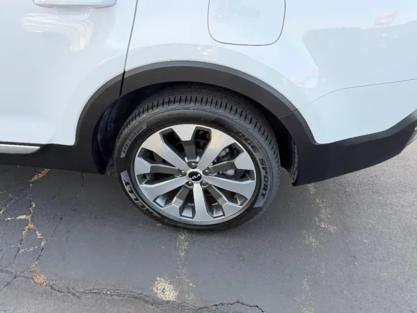 2022 /Gray Leather Kia Telluride S (5XYP6DHC9NG) with an 3.8L DOHC V6 engine, Automatic transmission, located at 970 Woodlawn Dr., Farmington, MO, 63640, (573) 431-7800, 37.825642, -90.468674 - **Elevate Your Family Adventures with the 2022 Kia Telluride S!**<br /> <br /> Are you ready to embrace a lifestyle of adventure and comfort? Look no further than the stunning 2022 Kia Telluride S, now available at Pettus CDJR Farmington! Located at 970 Woodlawn Drive, Farmington, MO 63640, our OEM - Photo#5