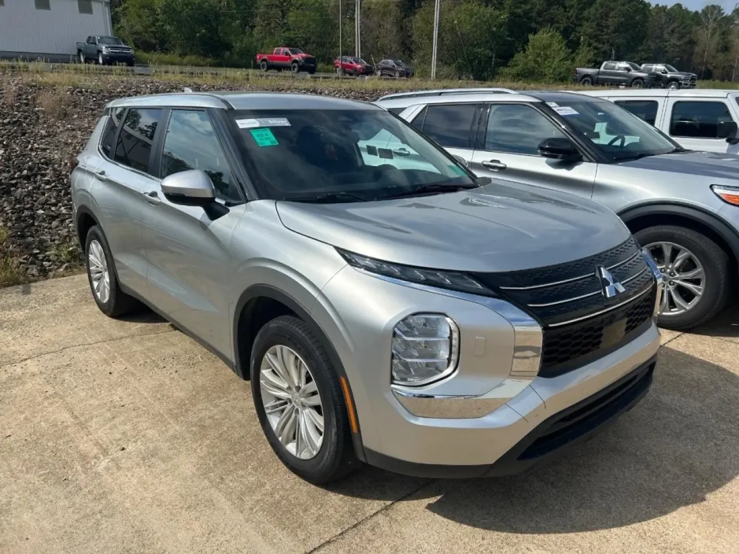 2024 Mitsubishi Outlander ES (JA4J4UA83RZ) with an 2.5L DOHC 4-Cylinder Direct Injection engine, Automatic transmission, located at 970 Woodlawn Dr., Farmington, MO, 63640, (573) 431-7800, 37.825642, -90.468674 - Are you ready to elevate your weekend adventures or transform your daily commute? The 2024 Mitsubishi Outlander ES is the perfect blend of versatility, comfort, and performance that suits both the budget-conscious buyer and the growing family. At Pettus CDJR Farmington, located at 970 Woodlawn Drive - Photo#0