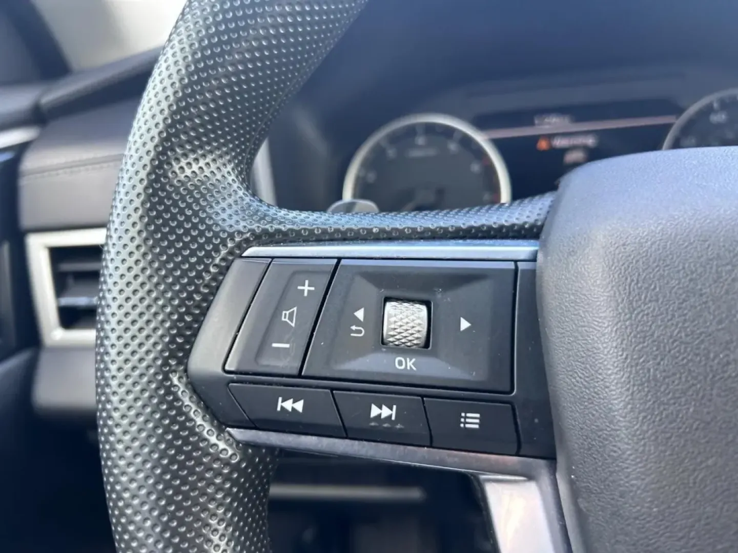 2024 /Black Cloth Mitsubishi Outlander ES (JA4J4UA83RZ) with an 2.5L DOHC 4-Cylinder Direct Injection engine, Automatic transmission, located at 970 Woodlawn Dr., Farmington, MO, 63640, (573) 431-7800, 37.825642, -90.468674 - Are you ready to elevate your weekend adventures or transform your daily commute? The 2024 Mitsubishi Outlander ES is the perfect blend of versatility, comfort, and performance that suits both the budget-conscious buyer and the growing family. At Pettus CDJR Farmington, located at 970 Woodlawn Drive - Photo#10