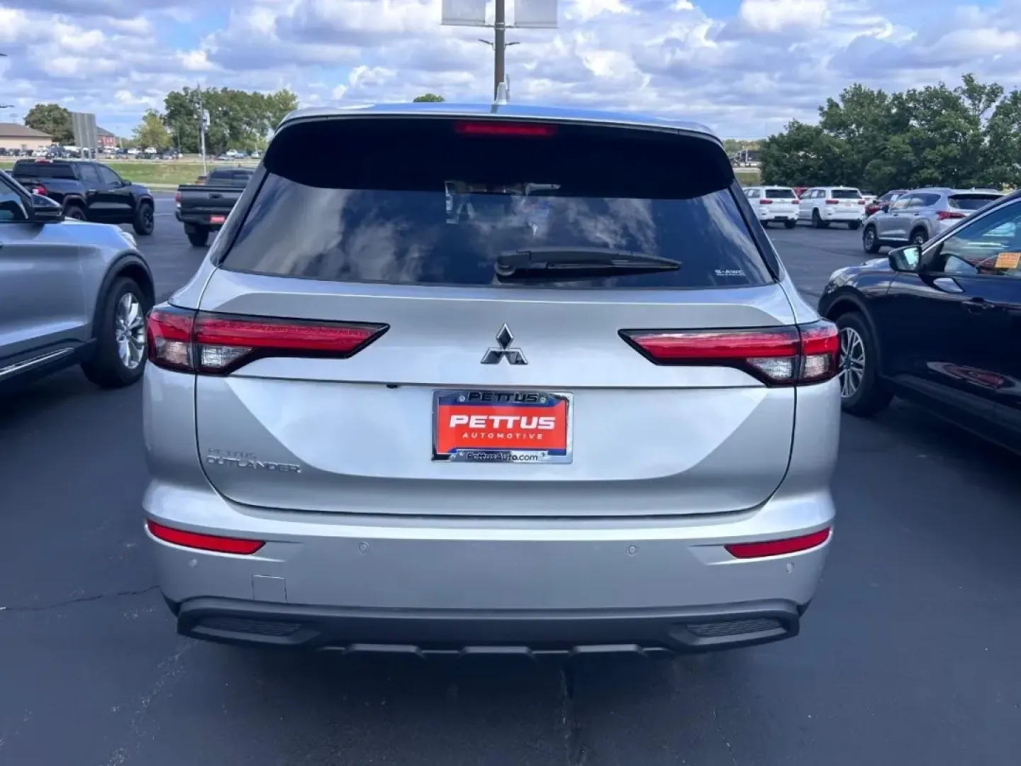 2024 /Black Cloth Mitsubishi Outlander ES (JA4J4UA83RZ) with an 2.5L DOHC 4-Cylinder Direct Injection engine, Automatic transmission, located at 970 Woodlawn Dr., Farmington, MO, 63640, (573) 431-7800, 37.825642, -90.468674 - Are you ready to elevate your weekend adventures or transform your daily commute? The 2024 Mitsubishi Outlander ES is the perfect blend of versatility, comfort, and performance that suits both the budget-conscious buyer and the growing family. At Pettus CDJR Farmington, located at 970 Woodlawn Drive - Photo#2