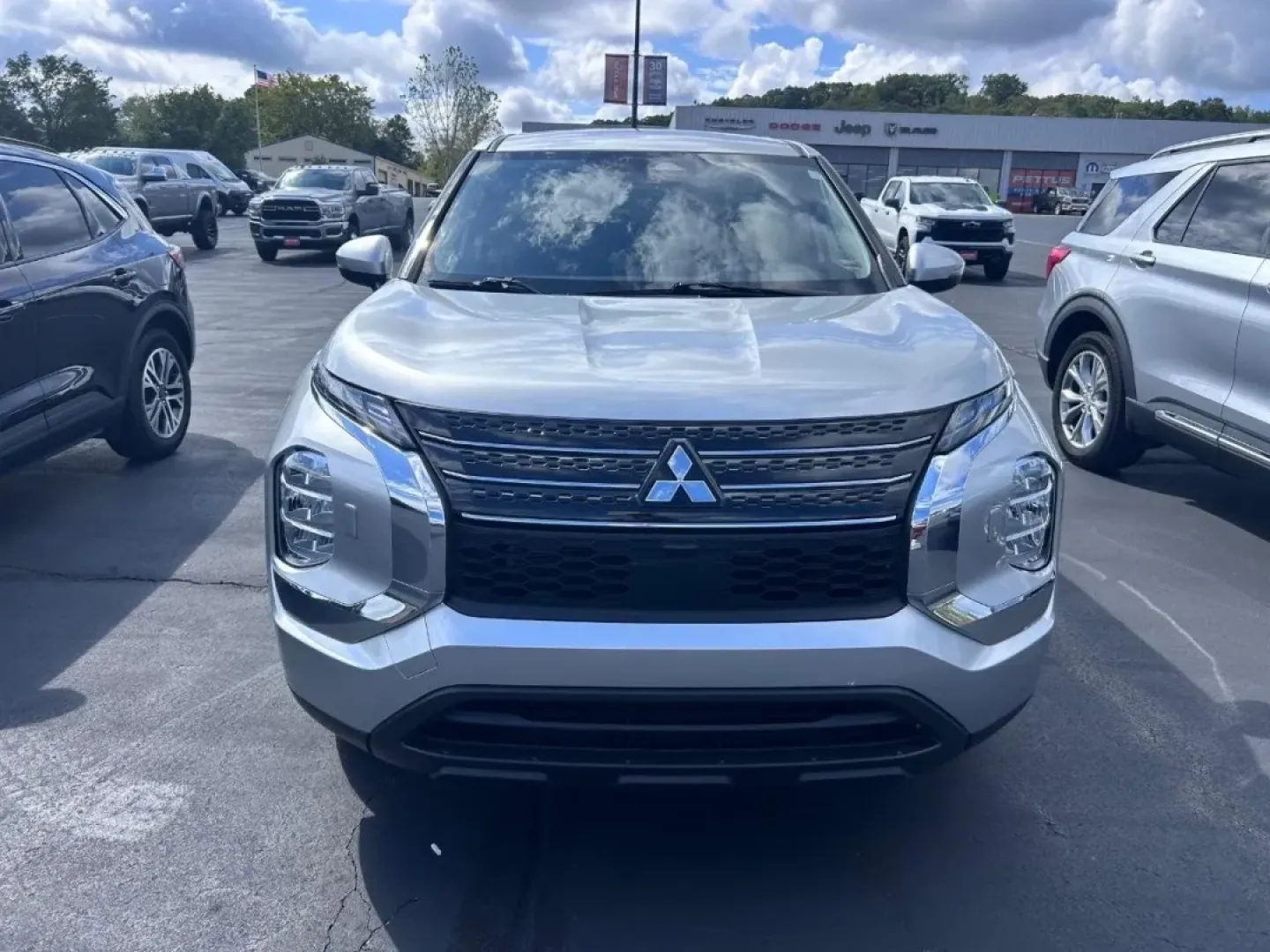 2024 /Black Cloth Mitsubishi Outlander ES (JA4J4UA83RZ) with an 2.5L DOHC 4-Cylinder Direct Injection engine, Automatic transmission, located at 970 Woodlawn Dr., Farmington, MO, 63640, (573) 431-7800, 37.825642, -90.468674 - Are you ready to elevate your weekend adventures or transform your daily commute? The 2024 Mitsubishi Outlander ES is the perfect blend of versatility, comfort, and performance that suits both the budget-conscious buyer and the growing family. At Pettus CDJR Farmington, located at 970 Woodlawn Drive - Photo#5