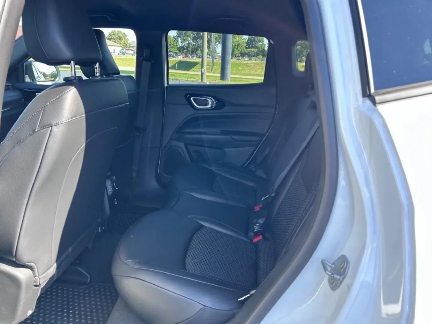 2026 /Black Leather Trimmed Jeep Compass Latitude (3C4NJDBN5TT) with an 2.0L engine, located at 970 Woodlawn Dr., Farmington, MO, 63640, (573) 431-7800, 37.825642, -90.468674 - **Adventure Awaits with the 2026 Jeep Compass Latitude Your Ideal SUV for Every Journey!**<br /> <br /> Are you ready to elevate your driving experience? Whether you're navigating the bustling streets of Farmington or embarking on a weekend getaway to the beautiful Ozark National Scenic Riverways, - Photo#9
