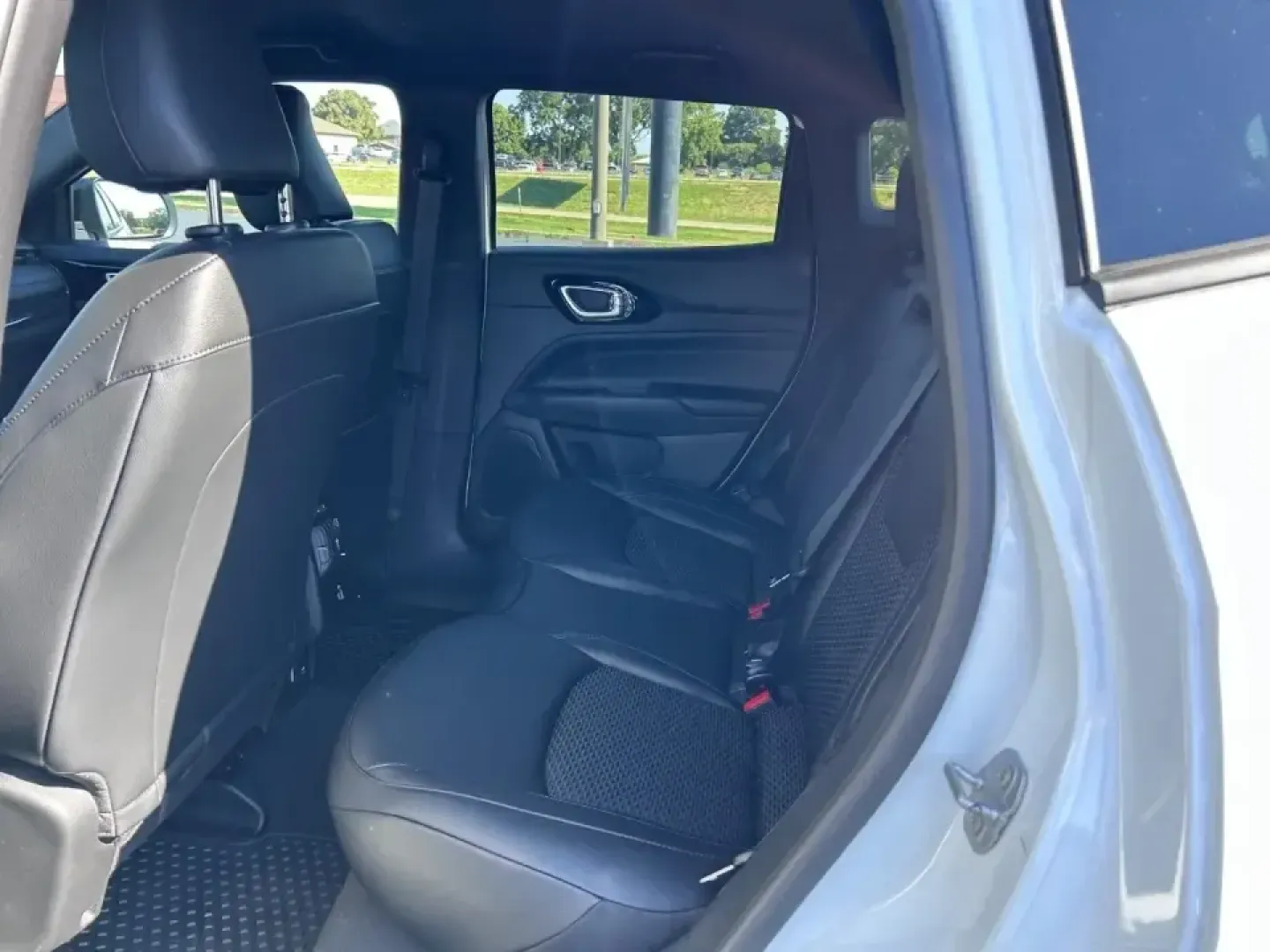 2026 /Black Leather Trimmed Jeep Compass Latitude (3C4NJDBN5TT) with an 2.0L engine, 8-speed automatic transmission, located at 970 Woodlawn Dr., Farmington, MO, 63640, (573) 431-7800, 37.825642, -90.468674 - **Adventure Awaits with the 2026 Jeep Compass Latitude Your Ideal SUV for Every Journey!**<br /> <br /> Are you ready to elevate your driving experience? Whether you're navigating the bustling streets of Farmington or embarking on a weekend getaway to the beautiful Ozark National Scenic Riverways, - Photo#9