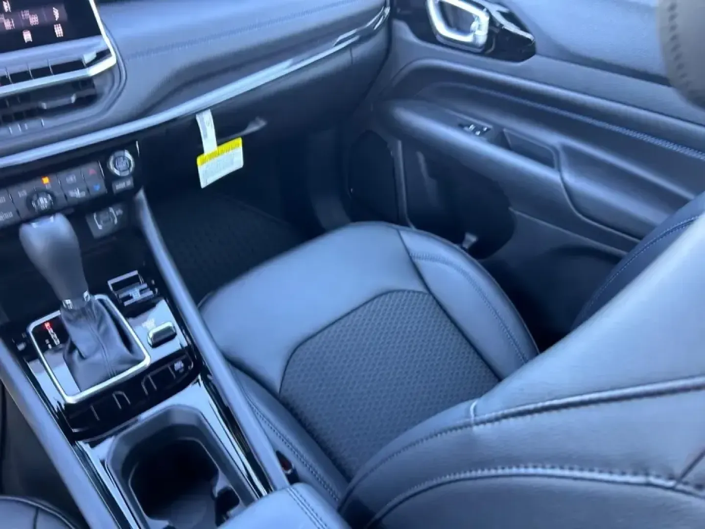 2026 /Black Leather Trimmed Jeep Compass Latitude (3C4NJDBN5TT) with an 2.0L engine, 8-speed automatic transmission, located at 970 Woodlawn Dr., Farmington, MO, 63640, (573) 431-7800, 37.825642, -90.468674 - **Adventure Awaits with the 2026 Jeep Compass Latitude Your Ideal SUV for Every Journey!**<br /> <br /> Are you ready to elevate your driving experience? Whether you're navigating the bustling streets of Farmington or embarking on a weekend getaway to the beautiful Ozark National Scenic Riverways, - Photo#17