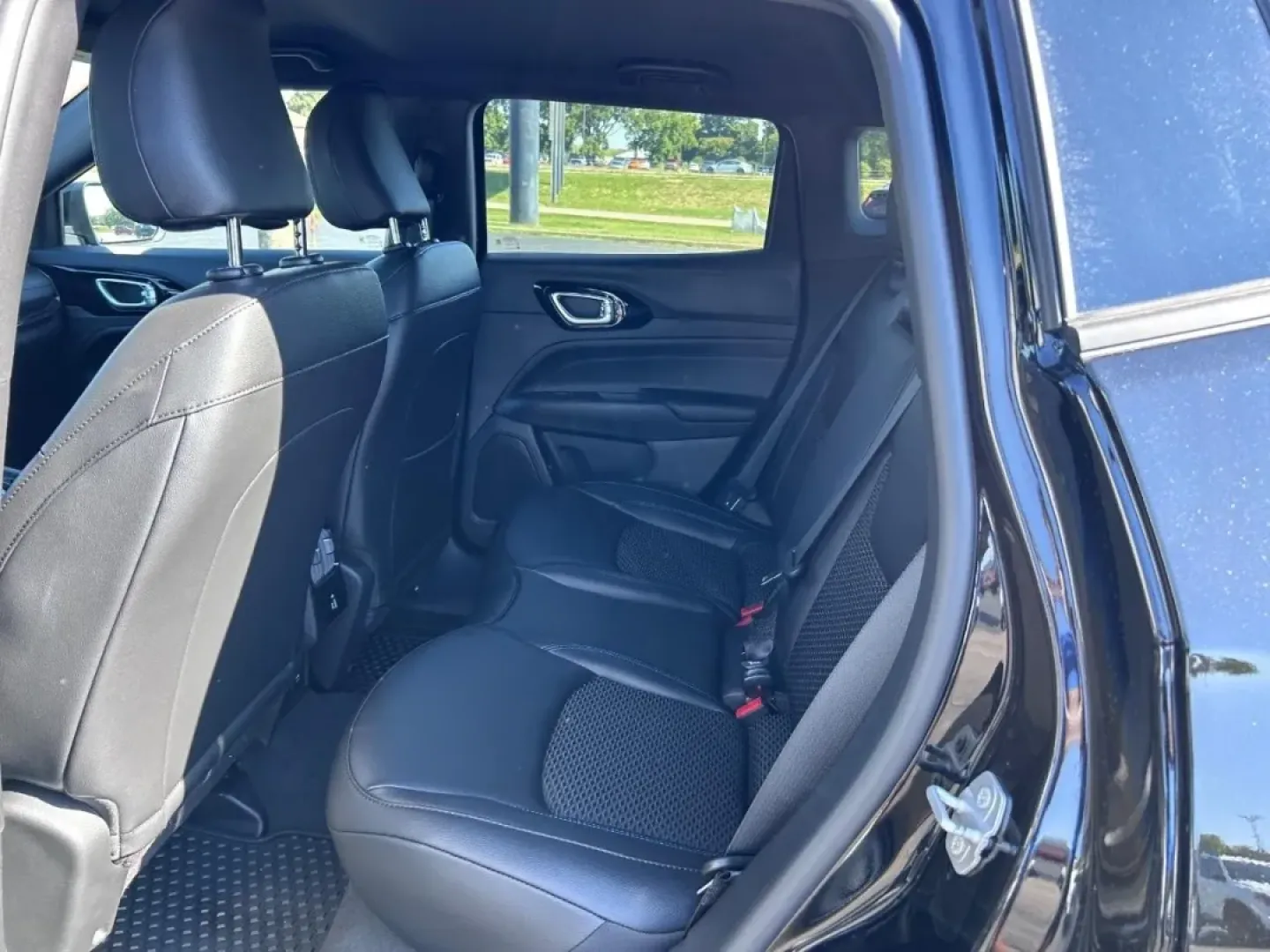 2026 /Black Leather Trimmed Jeep Compass Latitude (3C4NJDBN7TT) with an 2.0L engine, located at 970 Woodlawn Dr., Farmington, MO, 63640, (573) 431-7800, 37.825642, -90.468674 - **Discover Your Next Adventure with the 2026 Jeep Compass Latitude at Pettus CDJR Farmington!**<br /> <br /> Are you ready to elevate your lifestyle with a vehicle that perfectly blends comfort, style, and capability? The 2026 Jeep Compass Latitude is here to inspire your next journey, whether it's - Photo#9