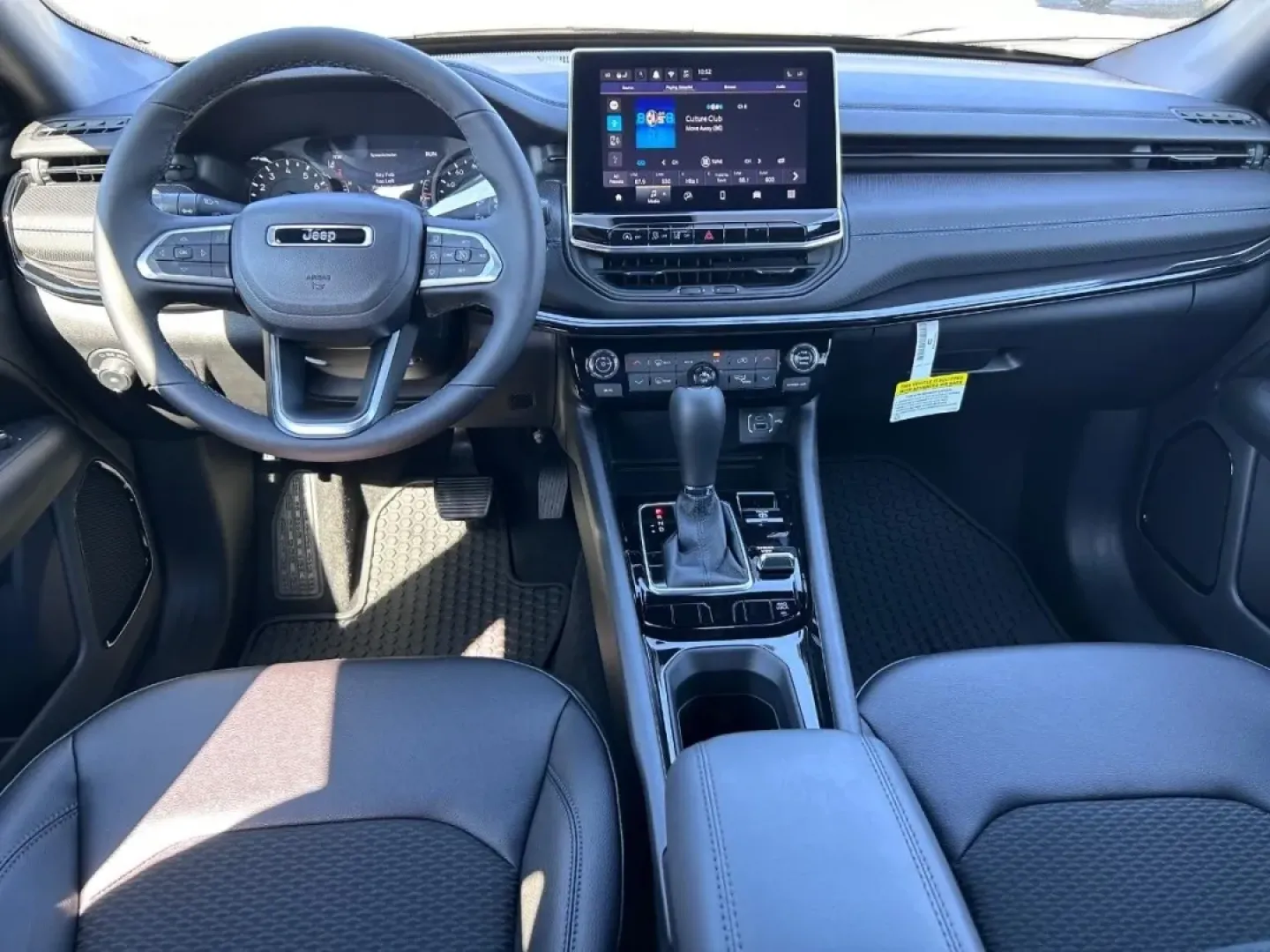 2026 /Black Leather Trimmed Jeep Compass Latitude (3C4NJDBN7TT) with an 2.0L engine, located at 970 Woodlawn Dr., Farmington, MO, 63640, (573) 431-7800, 37.825642, -90.468674 - **Discover Your Next Adventure with the 2026 Jeep Compass Latitude at Pettus CDJR Farmington!**<br /> <br /> Are you ready to elevate your lifestyle with a vehicle that perfectly blends comfort, style, and capability? The 2026 Jeep Compass Latitude is here to inspire your next journey, whether it's - Photo#10