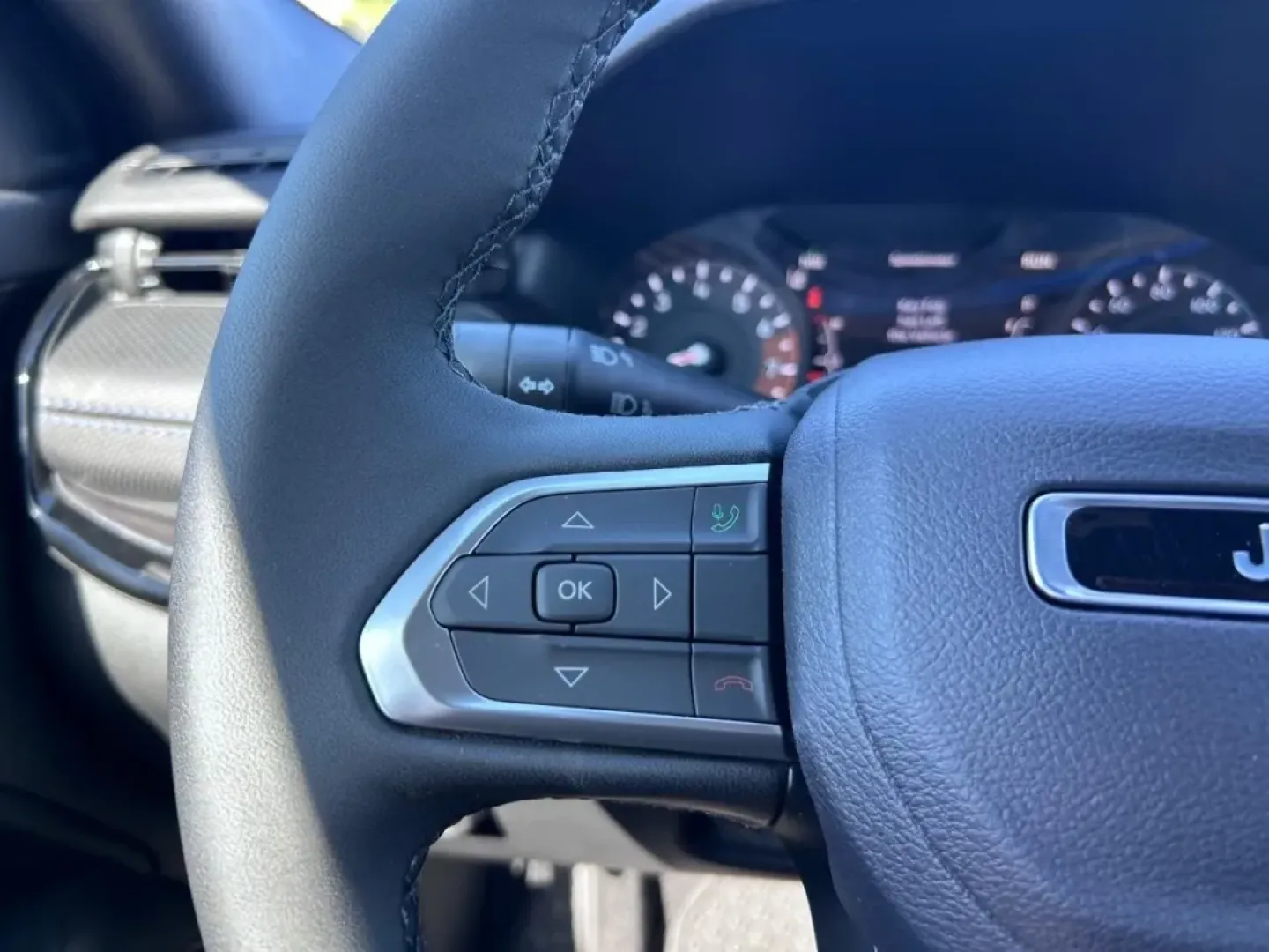 2026 /Black Leather Trimmed Jeep Compass Latitude (3C4NJDBN7TT) with an 2.0L engine, located at 970 Woodlawn Dr., Farmington, MO, 63640, (573) 431-7800, 37.825642, -90.468674 - **Discover Your Next Adventure with the 2026 Jeep Compass Latitude at Pettus CDJR Farmington!**<br /> <br /> Are you ready to elevate your lifestyle with a vehicle that perfectly blends comfort, style, and capability? The 2026 Jeep Compass Latitude is here to inspire your next journey, whether it's - Photo#12
