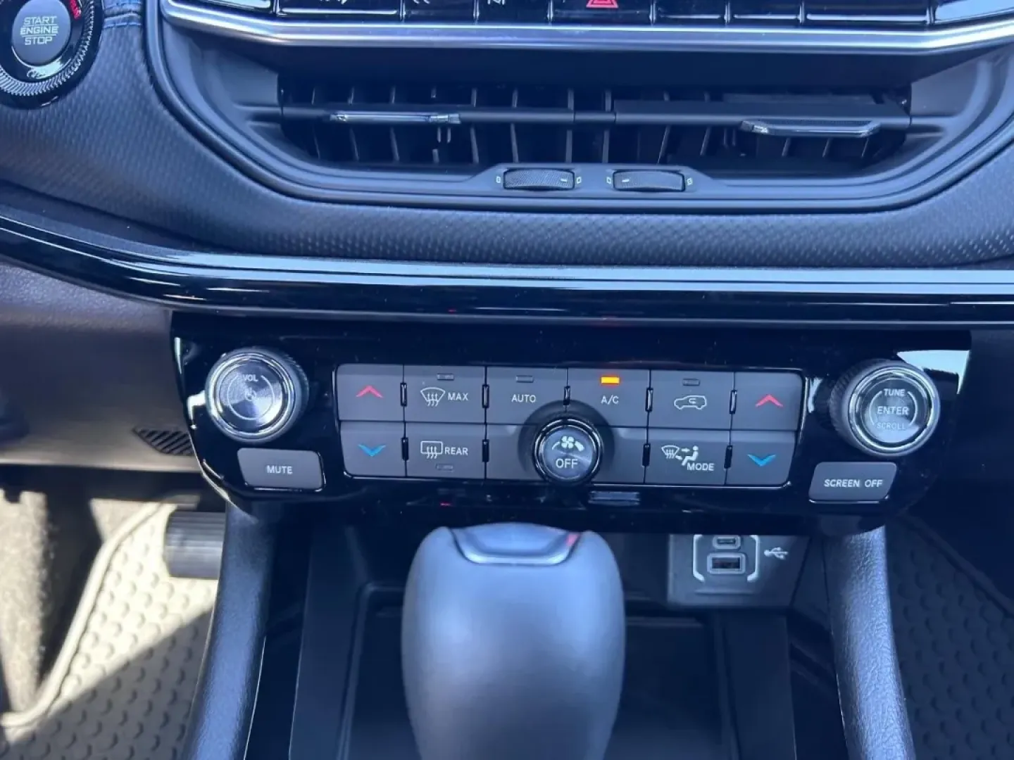 2026 /Black Leather Trimmed Jeep Compass Latitude (3C4NJDBN7TT) with an 2.0L engine, located at 970 Woodlawn Dr., Farmington, MO, 63640, (573) 431-7800, 37.825642, -90.468674 - **Discover Your Next Adventure with the 2026 Jeep Compass Latitude at Pettus CDJR Farmington!**<br /> <br /> Are you ready to elevate your lifestyle with a vehicle that perfectly blends comfort, style, and capability? The 2026 Jeep Compass Latitude is here to inspire your next journey, whether it's - Photo#15