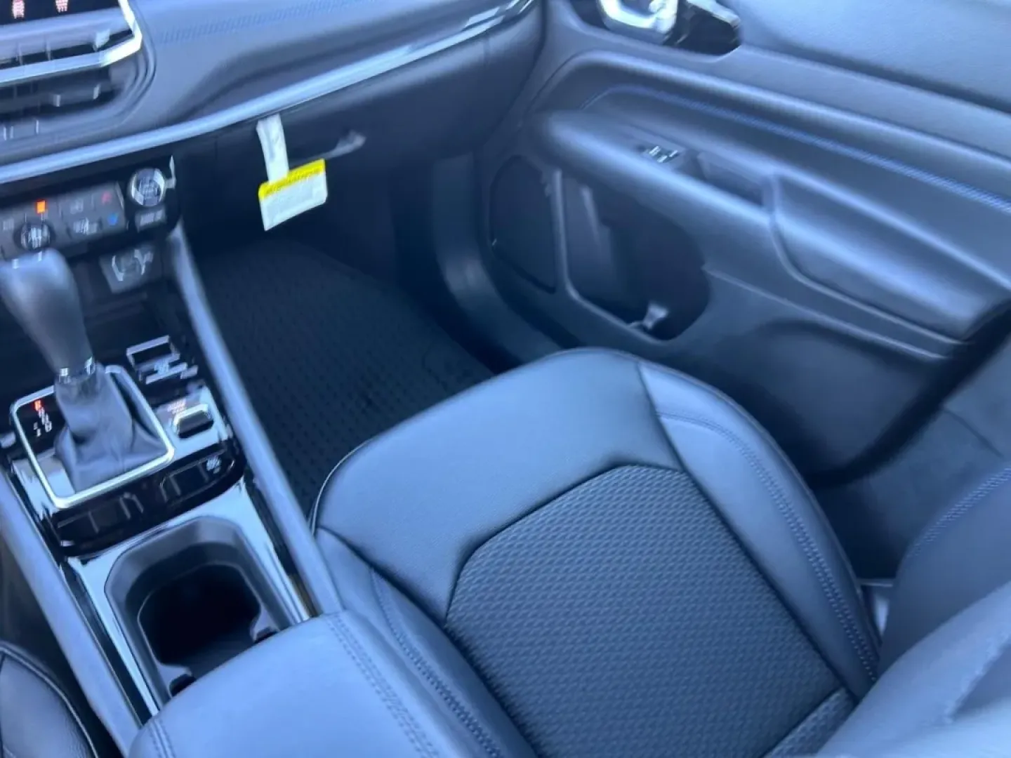 2026 /Black Leather Trimmed Jeep Compass Latitude (3C4NJDBN7TT) with an 2.0L engine, located at 970 Woodlawn Dr., Farmington, MO, 63640, (573) 431-7800, 37.825642, -90.468674 - **Discover Your Next Adventure with the 2026 Jeep Compass Latitude at Pettus CDJR Farmington!**<br /> <br /> Are you ready to elevate your lifestyle with a vehicle that perfectly blends comfort, style, and capability? The 2026 Jeep Compass Latitude is here to inspire your next journey, whether it's - Photo#17