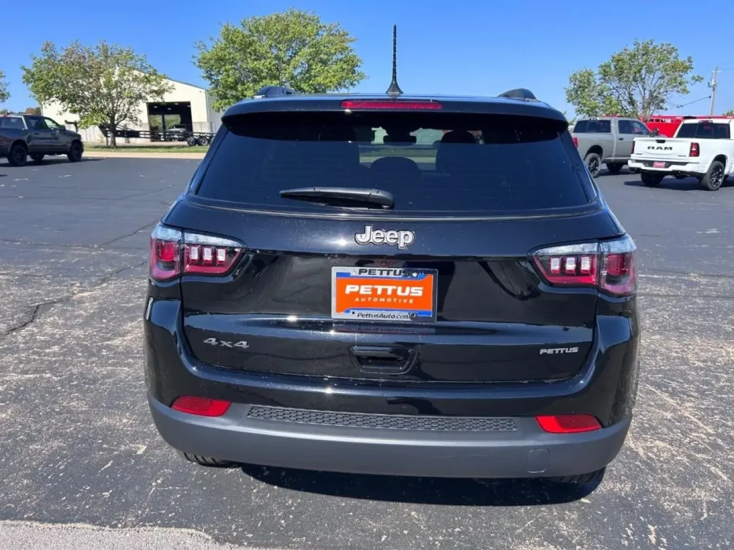 2026 /Black Leather Trimmed Jeep Compass Latitude (3C4NJDBN7TT) with an 2.0L engine, located at 970 Woodlawn Dr., Farmington, MO, 63640, (573) 431-7800, 37.825642, -90.468674 - **Discover Your Next Adventure with the 2026 Jeep Compass Latitude at Pettus CDJR Farmington!**<br /> <br /> Are you ready to elevate your lifestyle with a vehicle that perfectly blends comfort, style, and capability? The 2026 Jeep Compass Latitude is here to inspire your next journey, whether it's - Photo#3