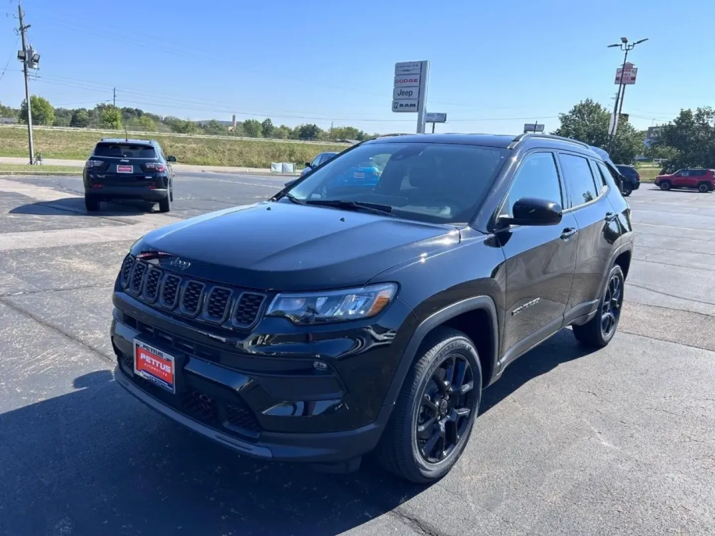 2026 /Black Leather Trimmed Jeep Compass Latitude (3C4NJDBN7TT) with an 2.0L engine, located at 970 Woodlawn Dr., Farmington, MO, 63640, (573) 431-7800, 37.825642, -90.468674 - **Discover Your Next Adventure with the 2026 Jeep Compass Latitude at Pettus CDJR Farmington!**<br /> <br /> Are you ready to elevate your lifestyle with a vehicle that perfectly blends comfort, style, and capability? The 2026 Jeep Compass Latitude is here to inspire your next journey, whether it's - Photo#7