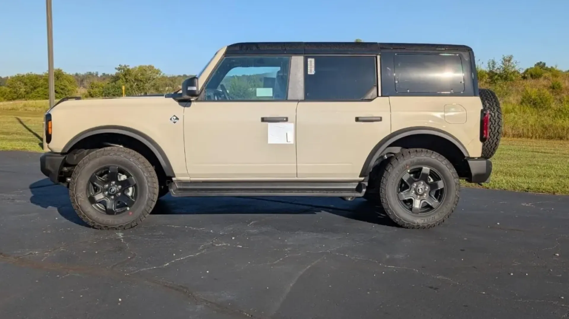 2025 Ford Bronco Outer Banks (1FMEE8BP4SL) with an 2.7L V6 Turbocharged engine, Automatic transmission, located at 141 Commercial Dr, Fredericktown, MO, 63645, (573) 783-6432, 37.570087, -90.320648 - Are you ready to embark on your next adventure? Imagine cruising through the scenic landscapes of Fredericktown, MO, in a vehicle designed for both comfort and rugged exploration. The 2025 Ford Bronco Outer Banks is not just an SUV; it's your perfect companion for weekend getaways, off-road escapade - Photo#0