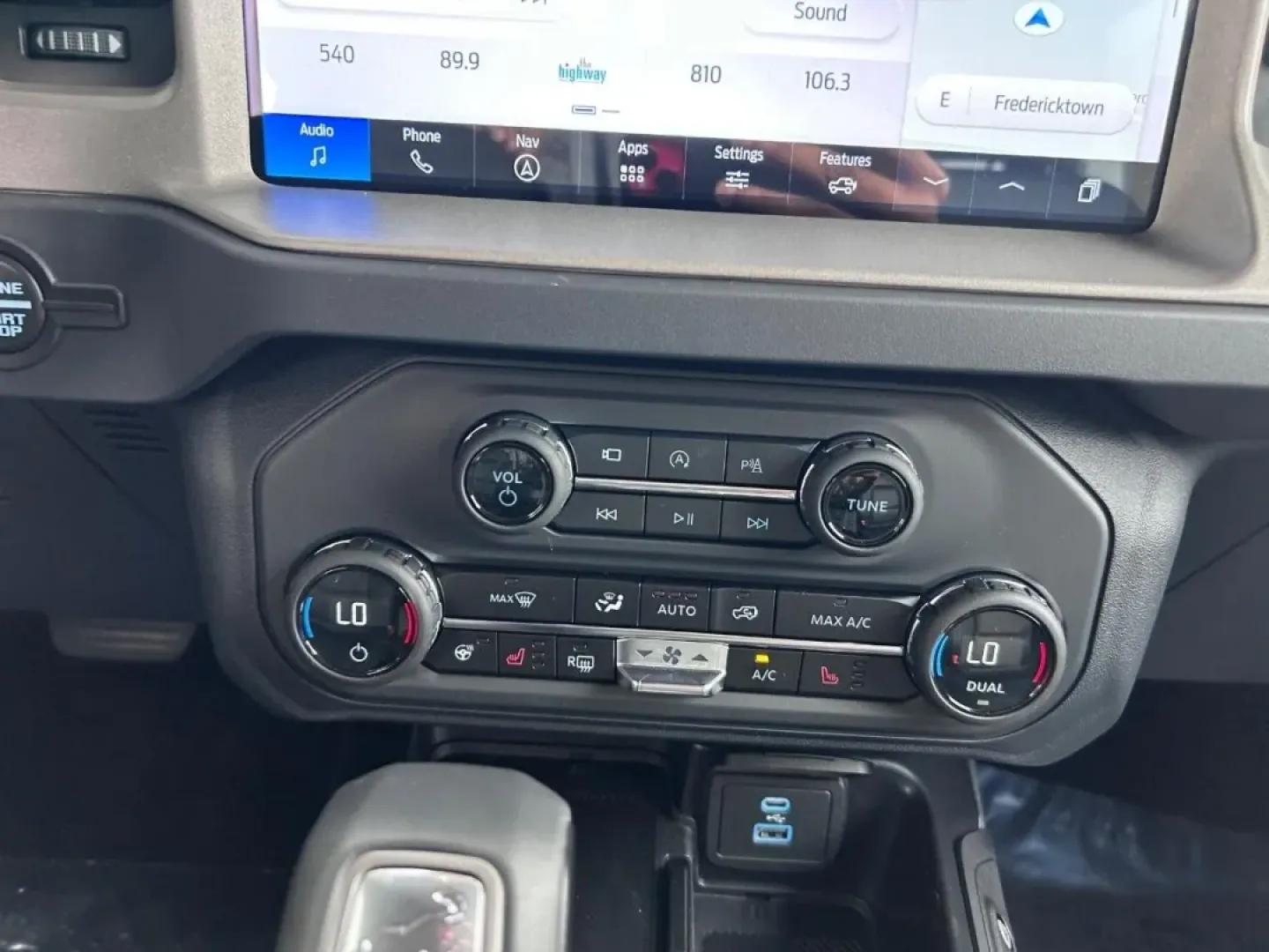 2025 /Black Onyx Leather Ford Bronco Outer Banks (1FMEE8BP4SL) with an 2.7L V6 engine, Automatic transmission, located at 141 Commercial Dr, Fredericktown, MO, 63645, (573) 783-6432, 37.570087, -90.320648 - Are you ready to embark on your next adventure? Imagine cruising through the scenic landscapes of Fredericktown, MO, in a vehicle designed for both comfort and rugged exploration. The 2025 Ford Bronco Outer Banks is not just an SUV; it's your perfect companion for weekend getaways, off-road escapade - Photo#14