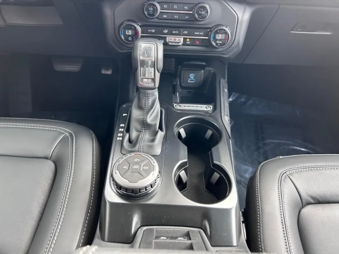 2025 /Black Onyx Leather Ford Bronco Outer Banks (1FMEE8BP4SL) with an 2.7L V6 engine, Automatic transmission, located at 141 Commercial Dr, Fredericktown, MO, 63645, (573) 783-6432, 37.570087, -90.320648 - Are you ready to embark on your next adventure? Imagine cruising through the scenic landscapes of Fredericktown, MO, in a vehicle designed for both comfort and rugged exploration. The 2025 Ford Bronco Outer Banks is not just an SUV; it's your perfect companion for weekend getaways, off-road escapade - Photo#15