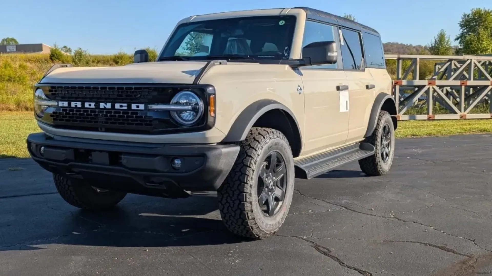 2025 Ford Bronco Outer Banks (1FMEE8BP4SL) with an 2.7L V6 Turbocharged engine, Automatic transmission, located at 141 Commercial Dr, Fredericktown, MO, 63645, (573) 783-6432, 37.570087, -90.320648 - Are you ready to embark on your next adventure? Imagine cruising through the scenic landscapes of Fredericktown, MO, in a vehicle designed for both comfort and rugged exploration. The 2025 Ford Bronco Outer Banks is not just an SUV; it's your perfect companion for weekend getaways, off-road escapade - Photo#1